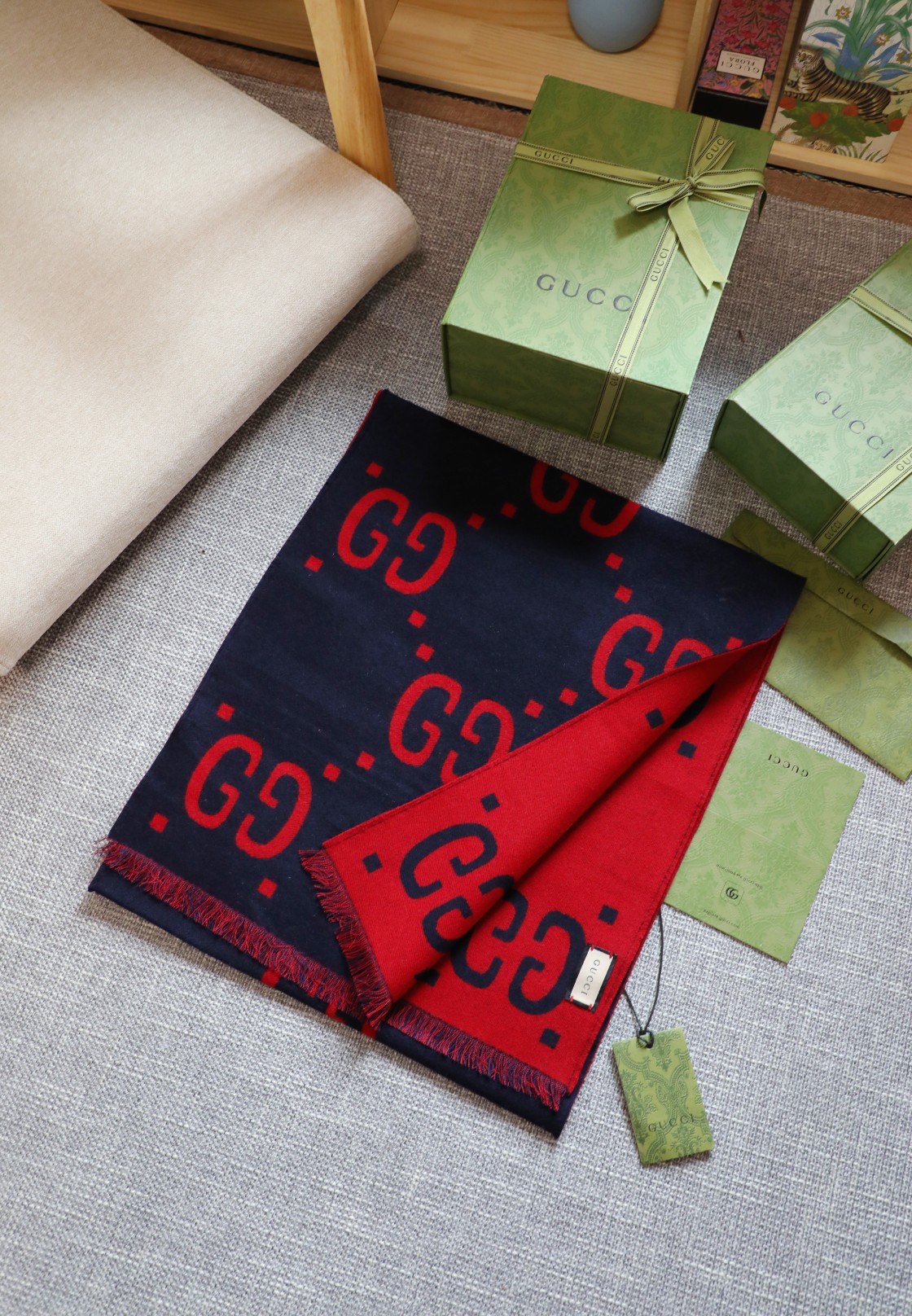 Gucci ▪Gucci必入 人手一条 的大 ~就喜欢这种GG腔调 价格 给力 官网五个色