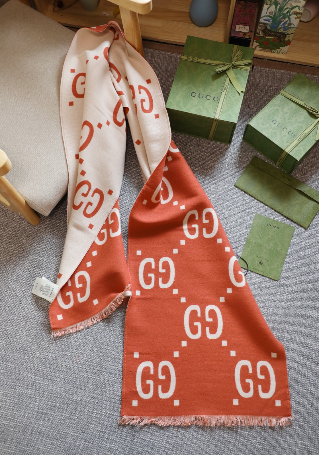 Gucci ▪Gucci必入 人手一条 的大 ~就喜欢这种GG腔调 价格 给力 官网五个色
