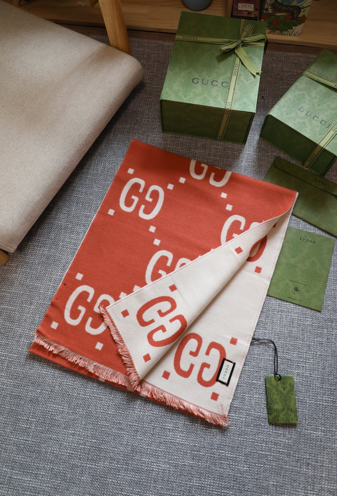 Gucci ▪Gucci必入 人手一条 的大 ~就喜欢这种GG腔调 价格 给力 官网五个色