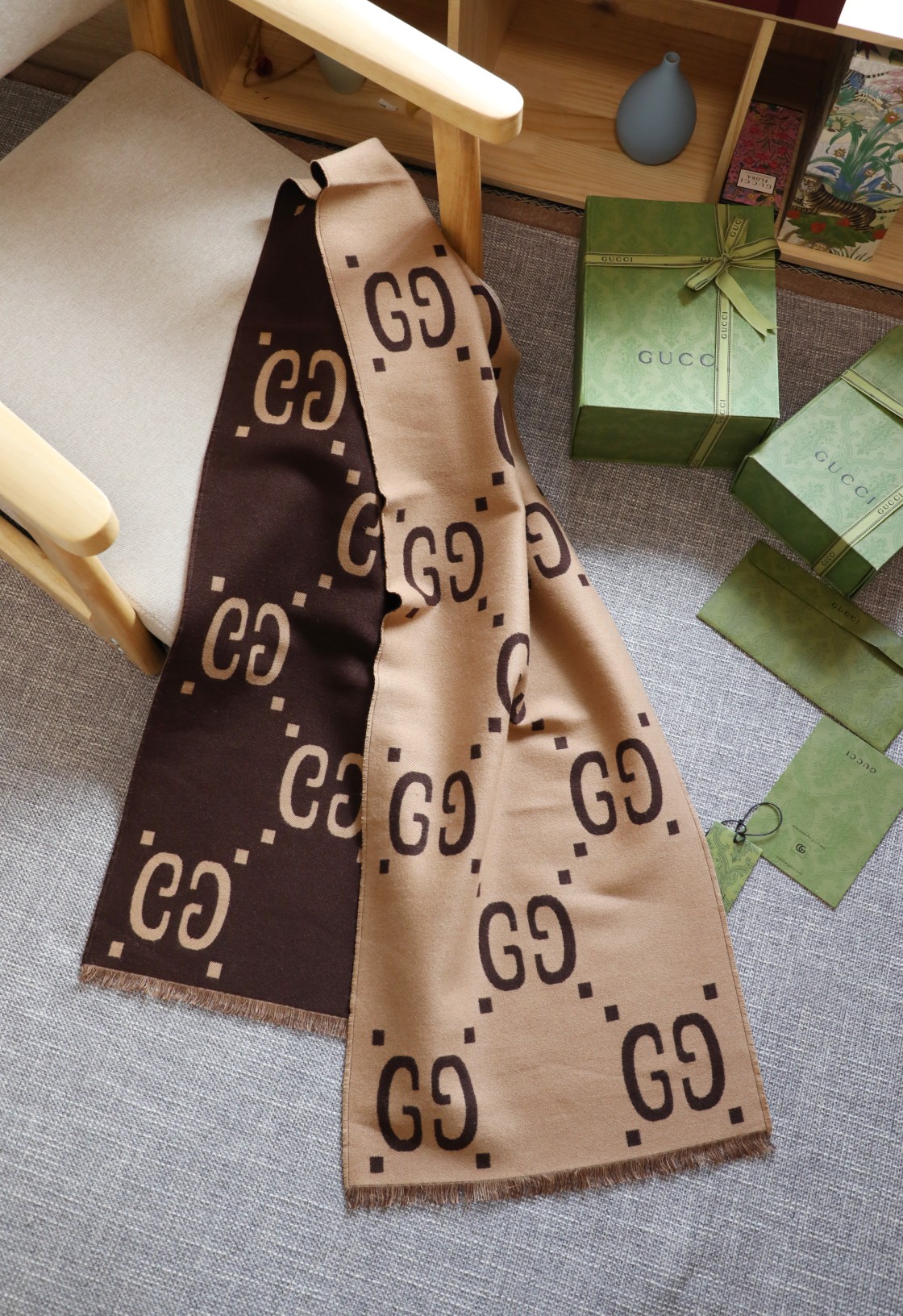 Gucci ▪Gucci必入 人手一条 的大 ~就喜欢这种GG腔调 价格 给力 官网五个色