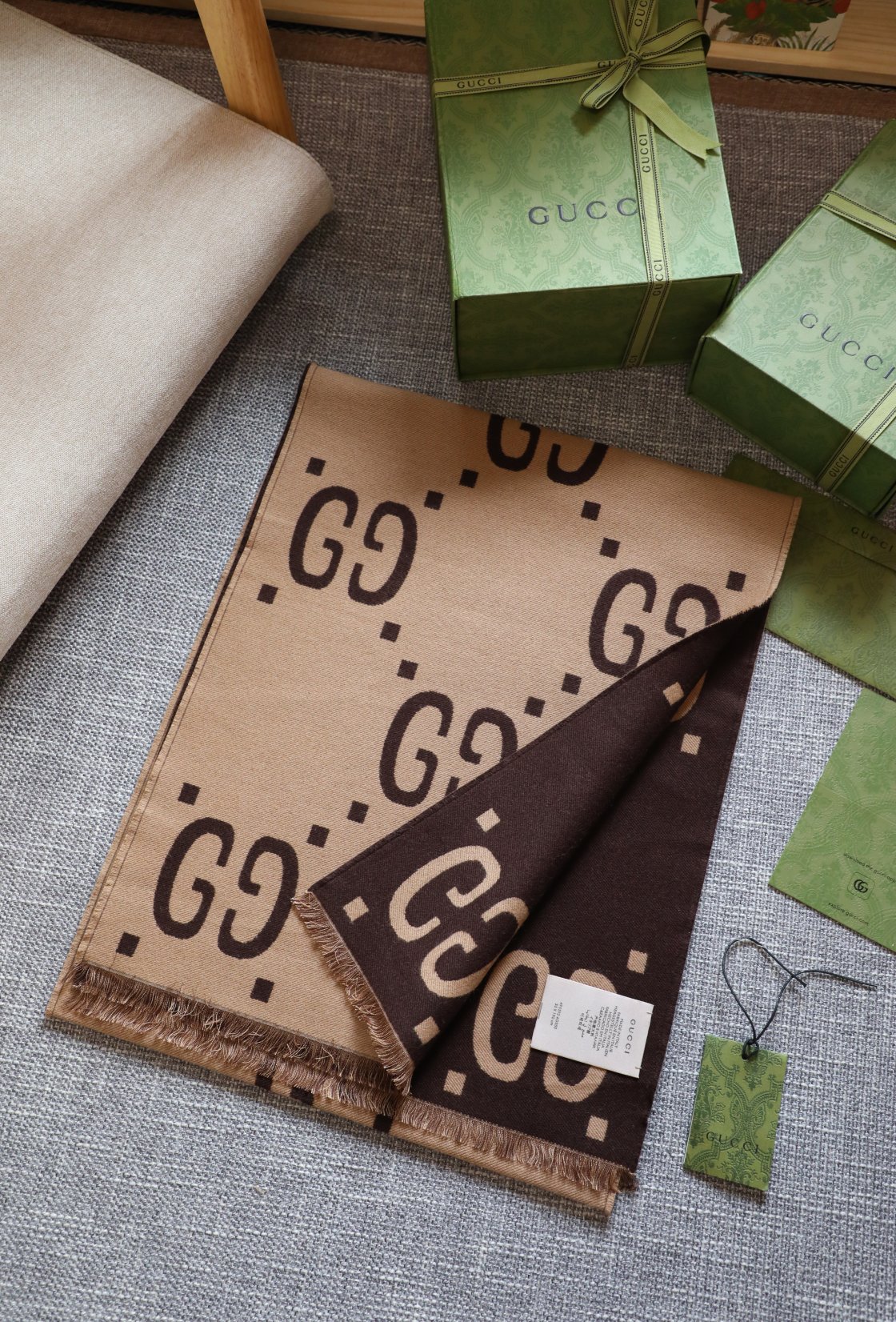 Gucci ▪Gucci必入 人手一条 的大 ~就喜欢这种GG腔调 价格 给力 官网五个色