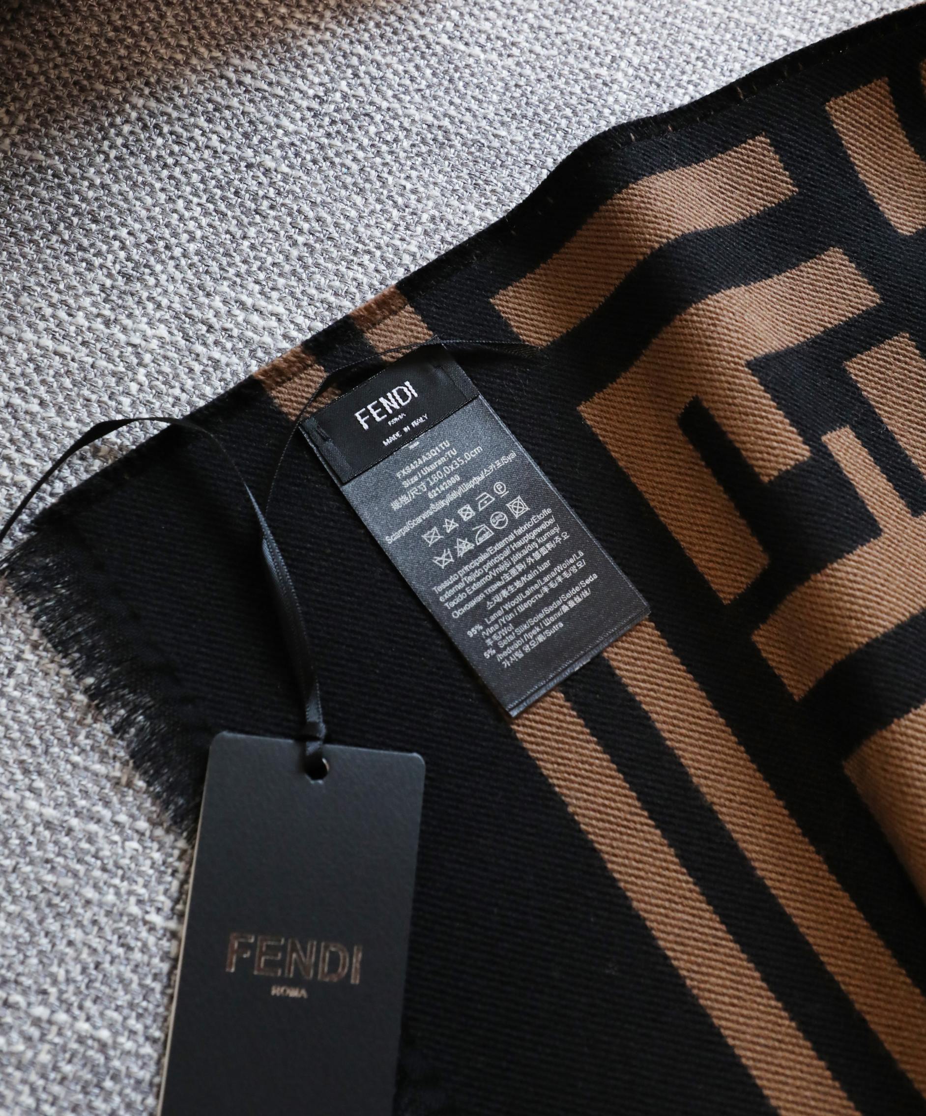 Fendi 无敌 双f围巾