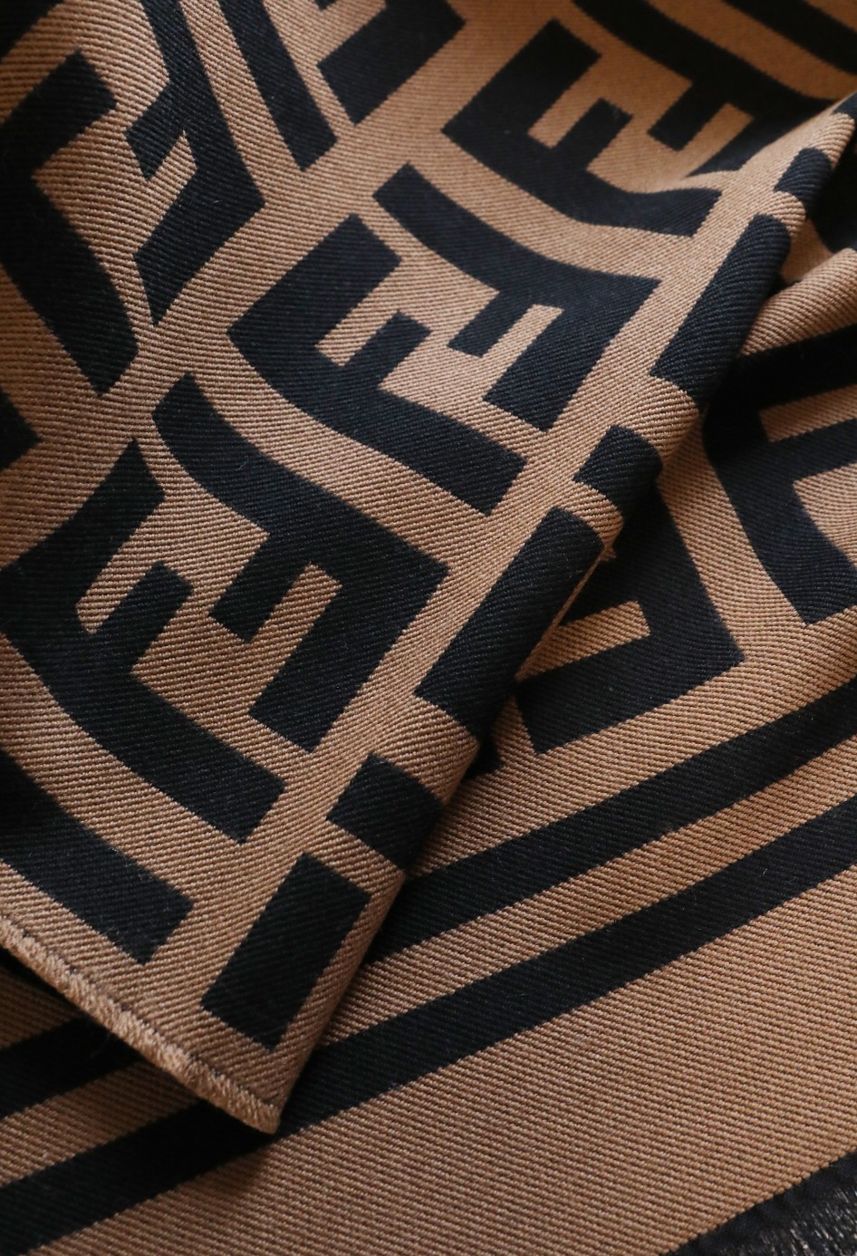 Fendi 无敌 双f围巾