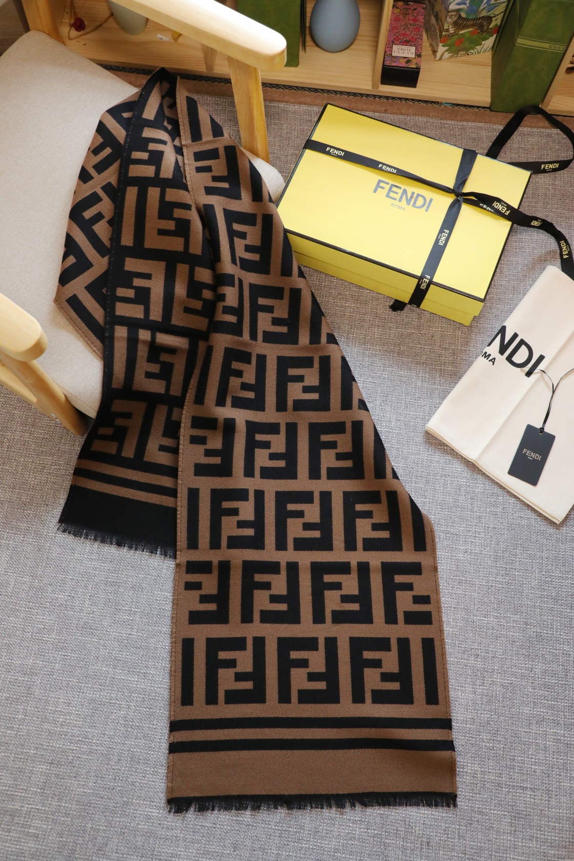 Fendi 无敌 双f围巾