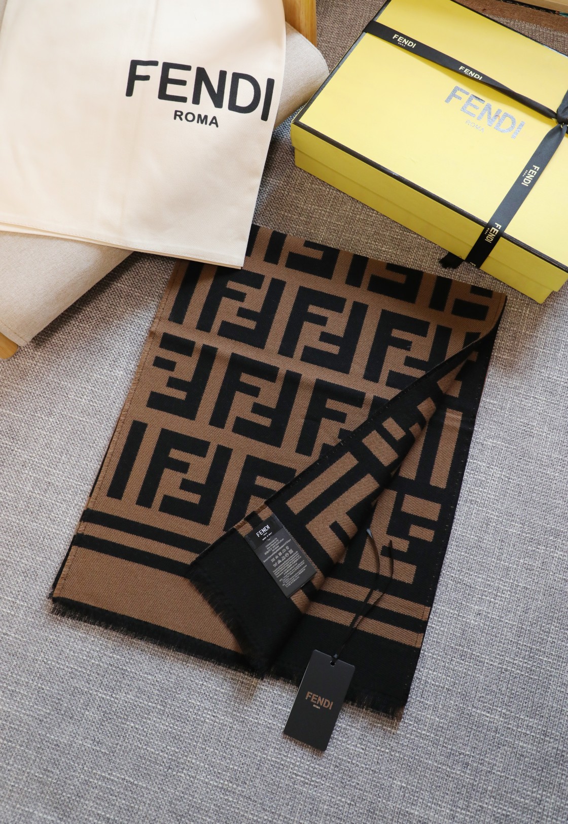 Fendi 无敌 双f围巾