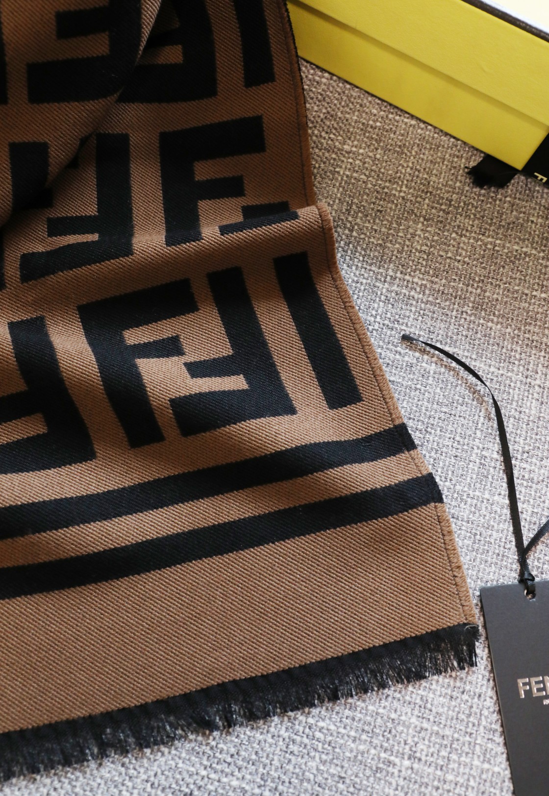Fendi 无敌 双f围巾
