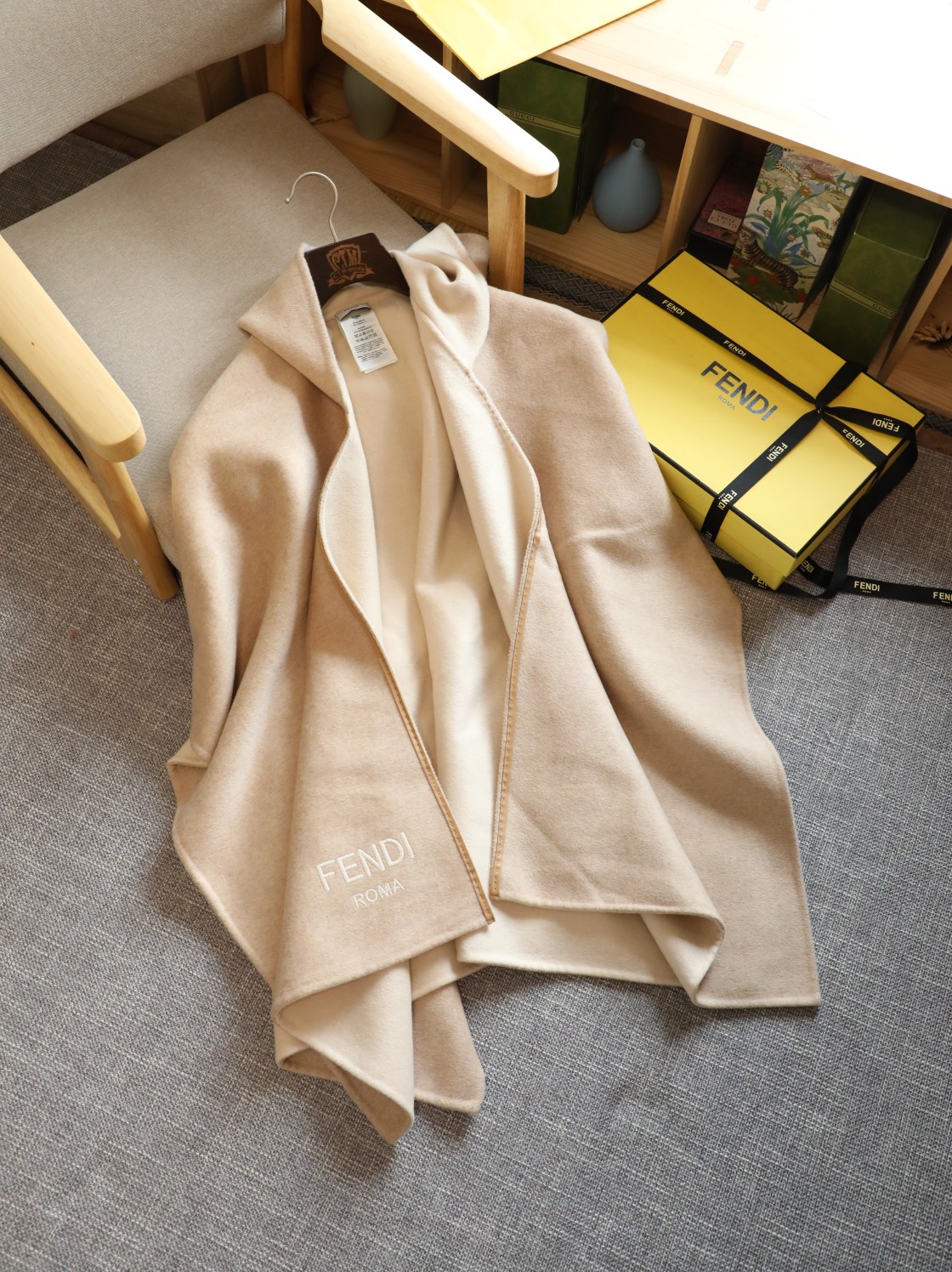 [Fendi Scarves]F Heavy Industry Cape is a must-have for high-end customers