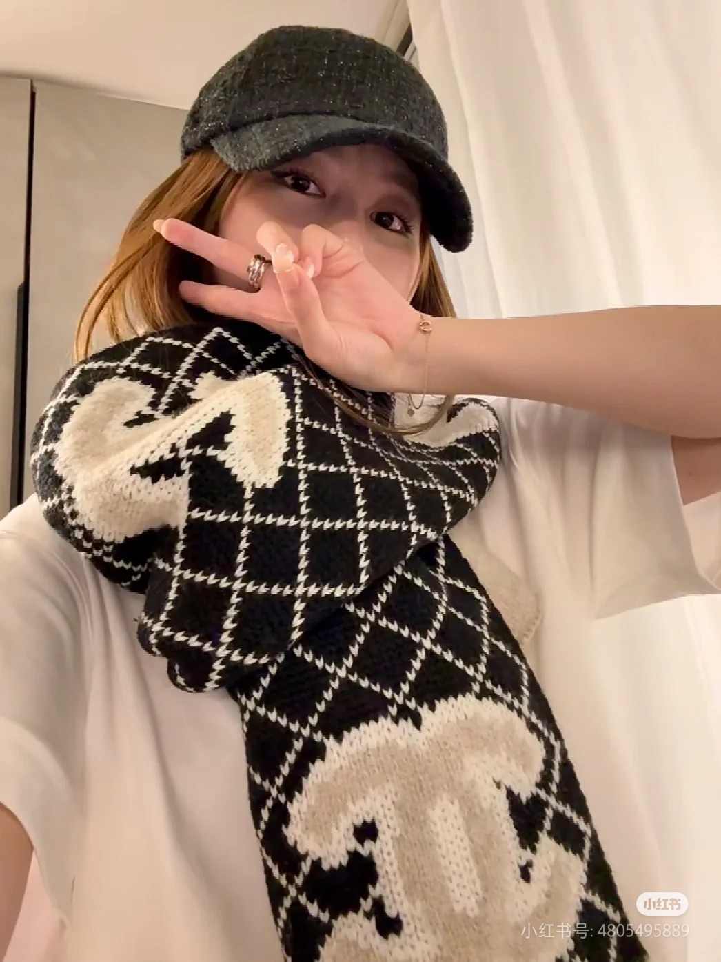 Chanel 小香菱形双面针织围巾 特别蓬松的质感 厚实双层双色 偏休闲类 规格35*180左右 100%羊绒