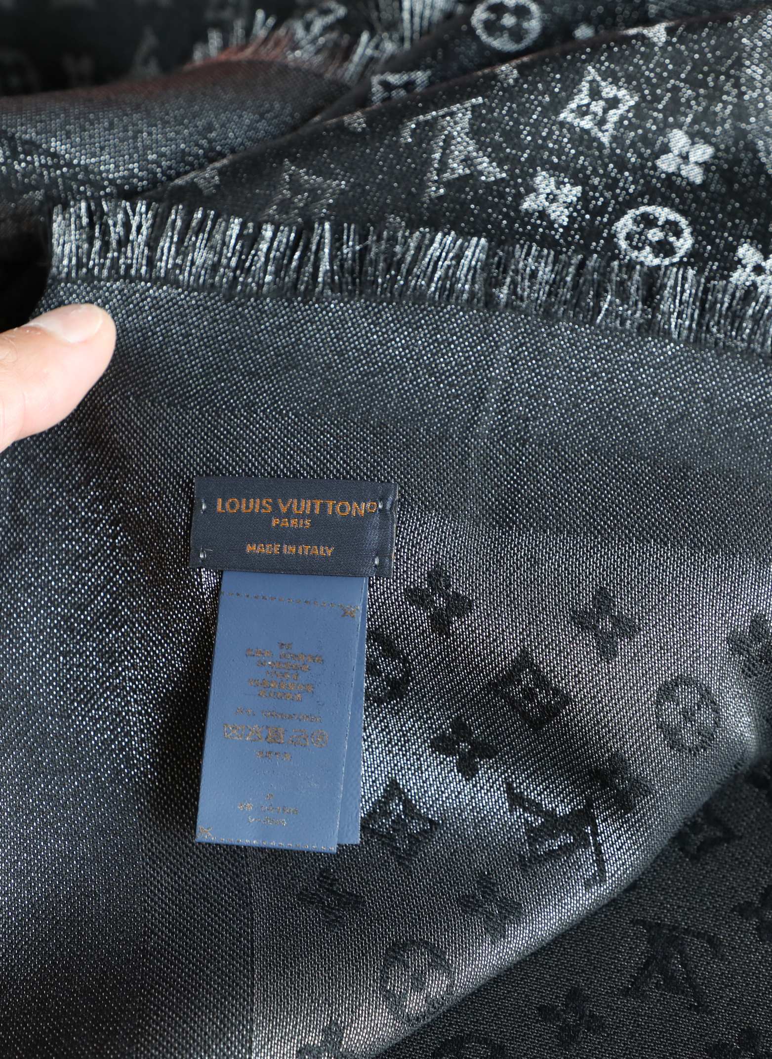 Louis Vuitton 驴家小logo银线方巾 三色