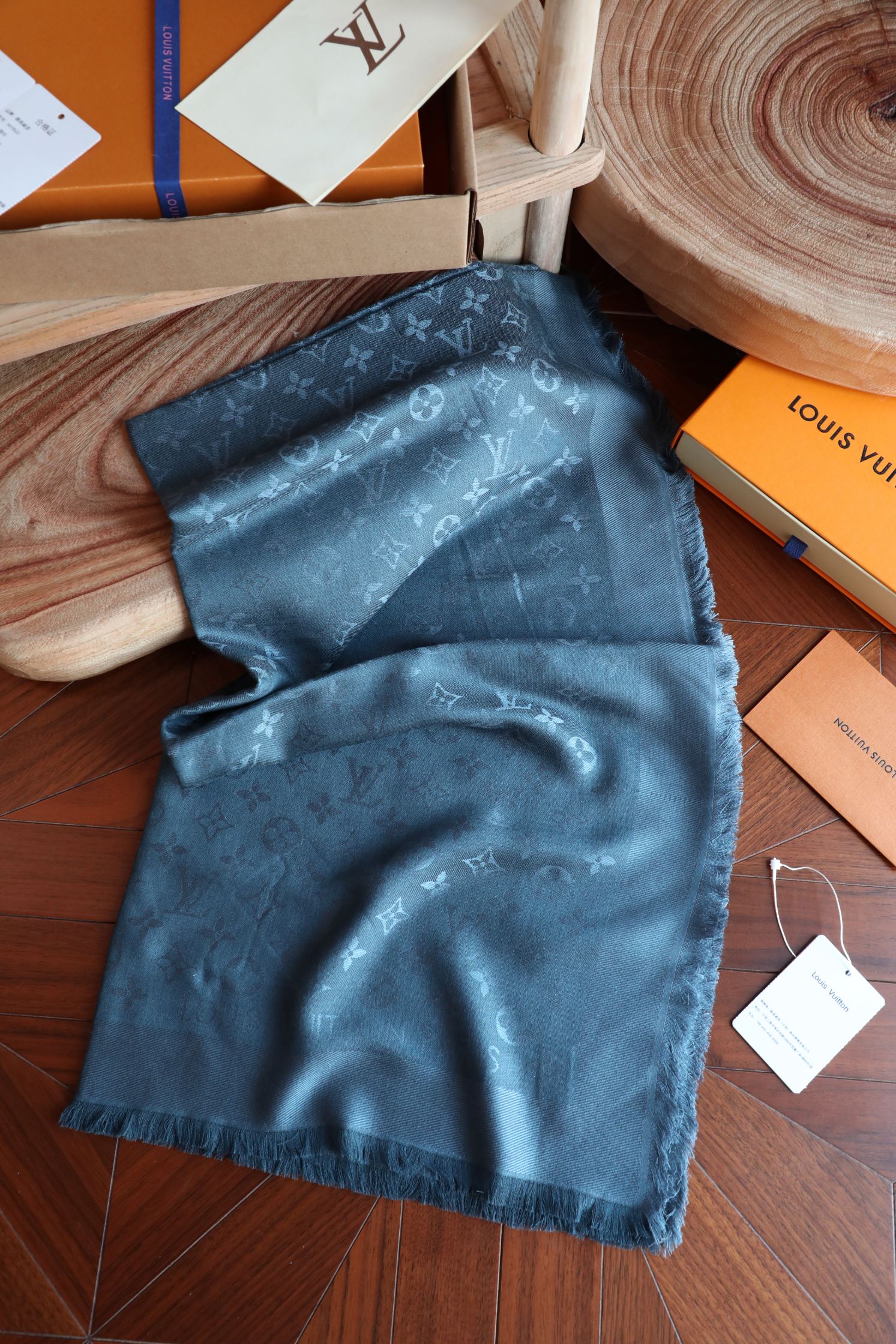 Louis Vuitton L经纬同色提花方巾 蓝灰色