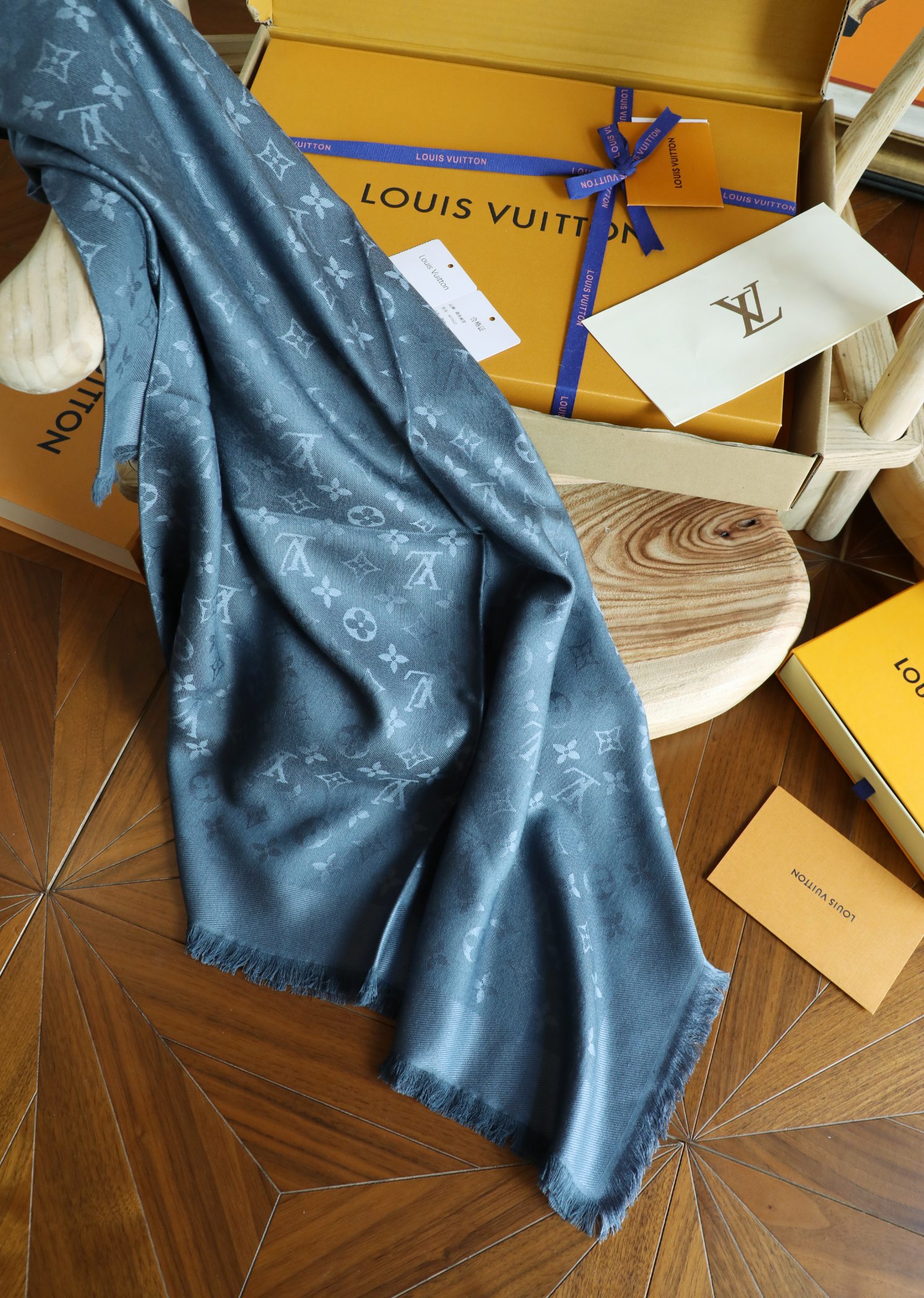 Louis Vuitton L经纬同色提花方巾 蓝灰色