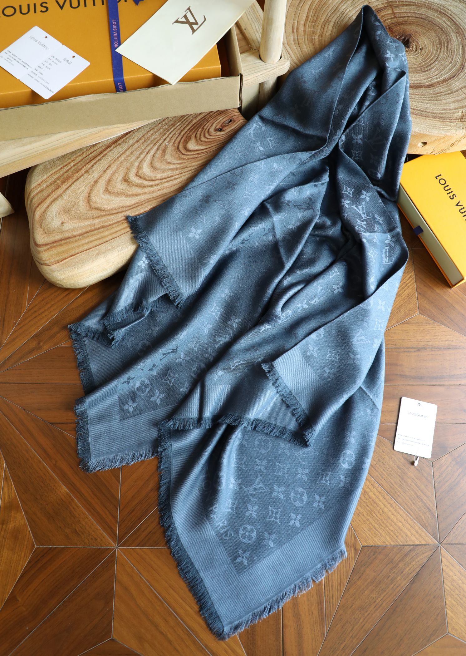 Louis Vuitton L经纬同色提花方巾 蓝灰色