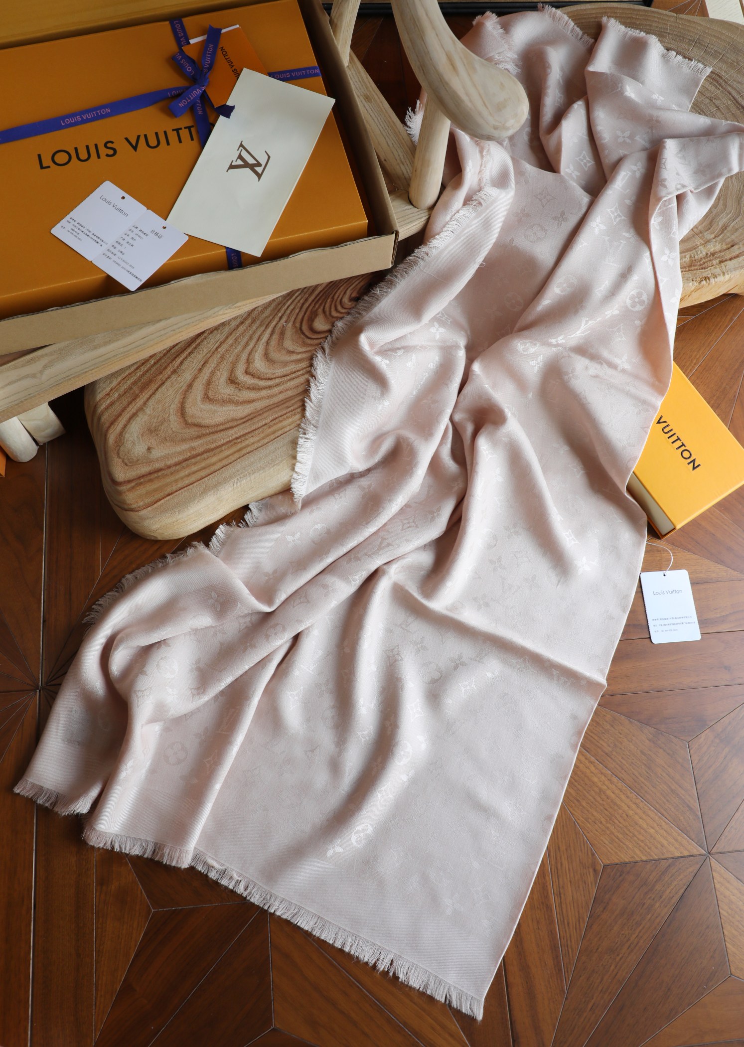 Louis Vuitton L经纬同色提花方巾 裸杏色