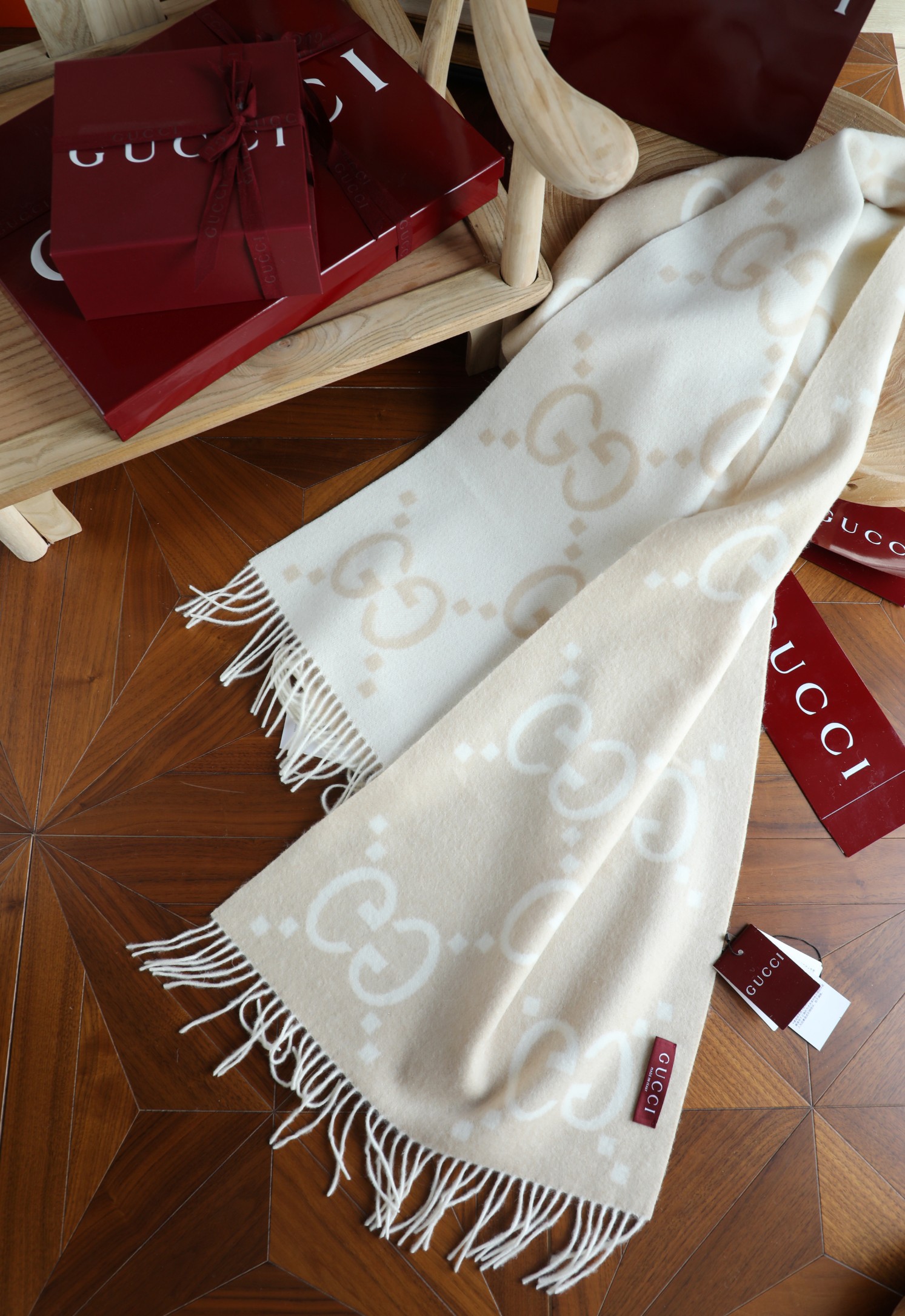 Gucci gg流苏金线 手感 细腻柔软 羊绒米色金线围巾 超细腻羊绒纱线 保暖美观 细节满分 最新 原标 送礼有面 绝对高性价比 规格45*200 100% 羊绒