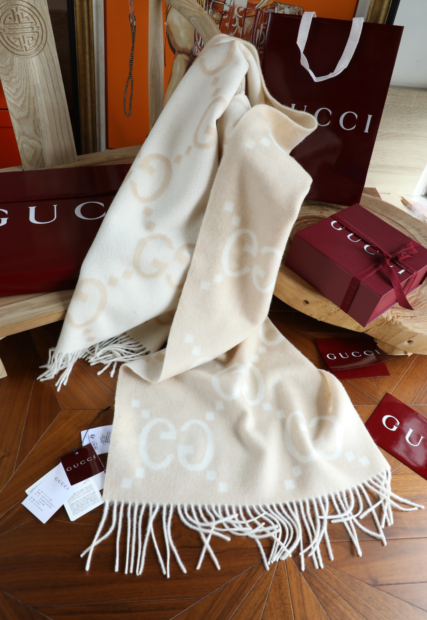 Gucci gg流苏金线 手感 细腻柔软 羊绒米色金线围巾 超细腻羊绒纱线 保暖美观 细节满分 最新 原标 送礼有面 绝对高性价比 规格45*200 100% 羊绒