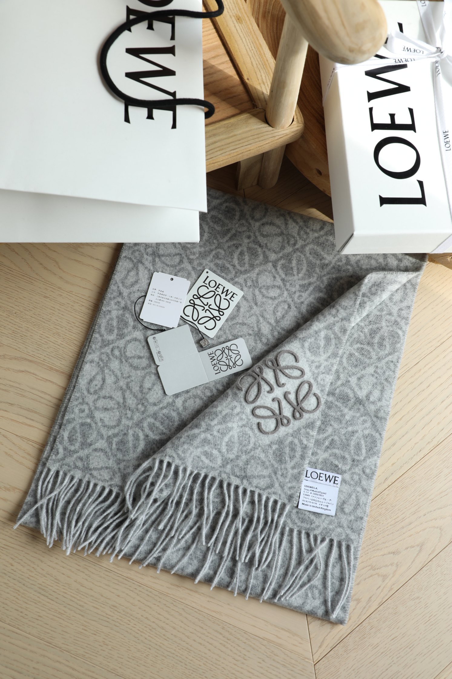 Loewe 罗威牙刷绣围巾
