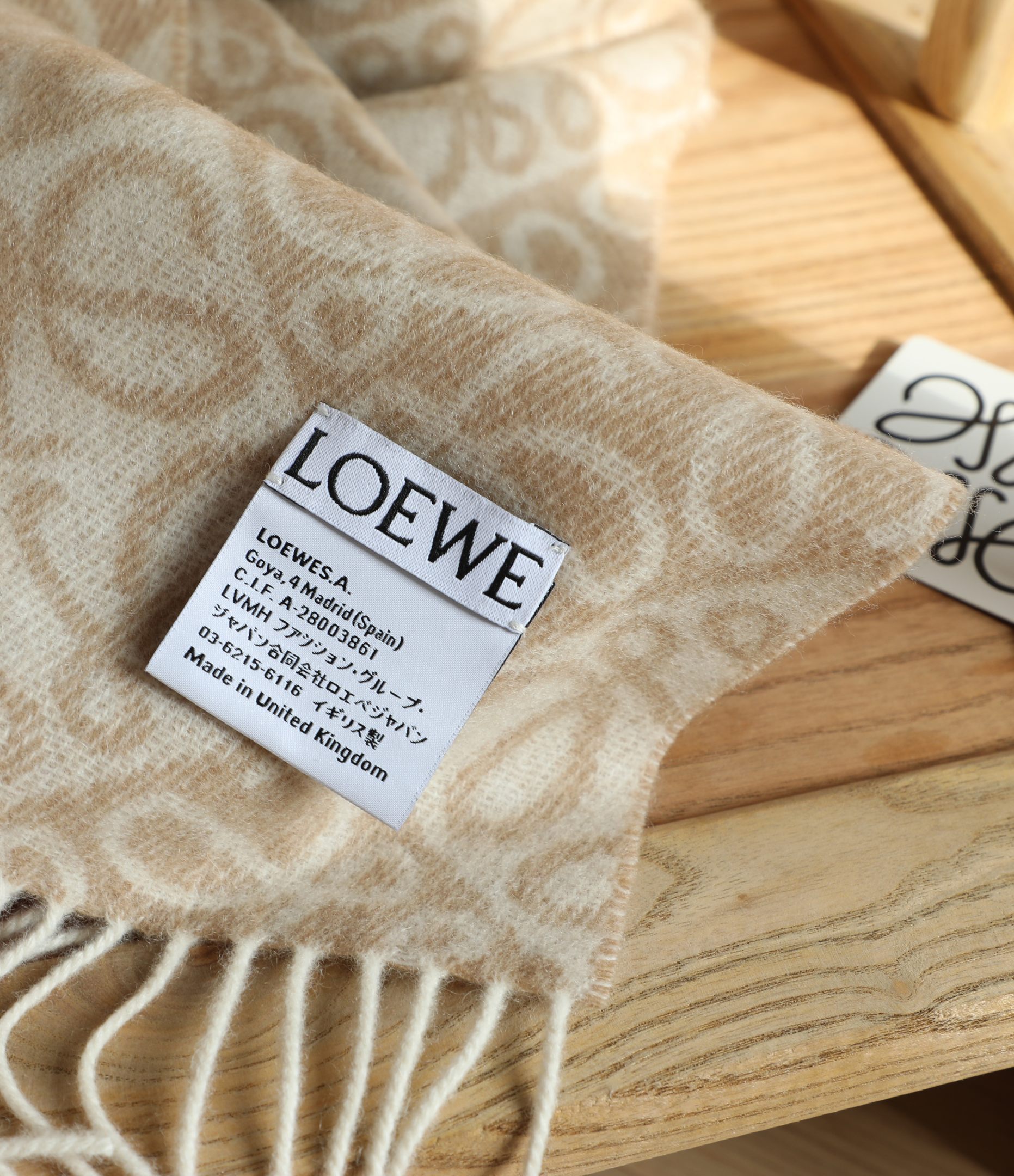 Loewe 罗威牙刷绣围巾