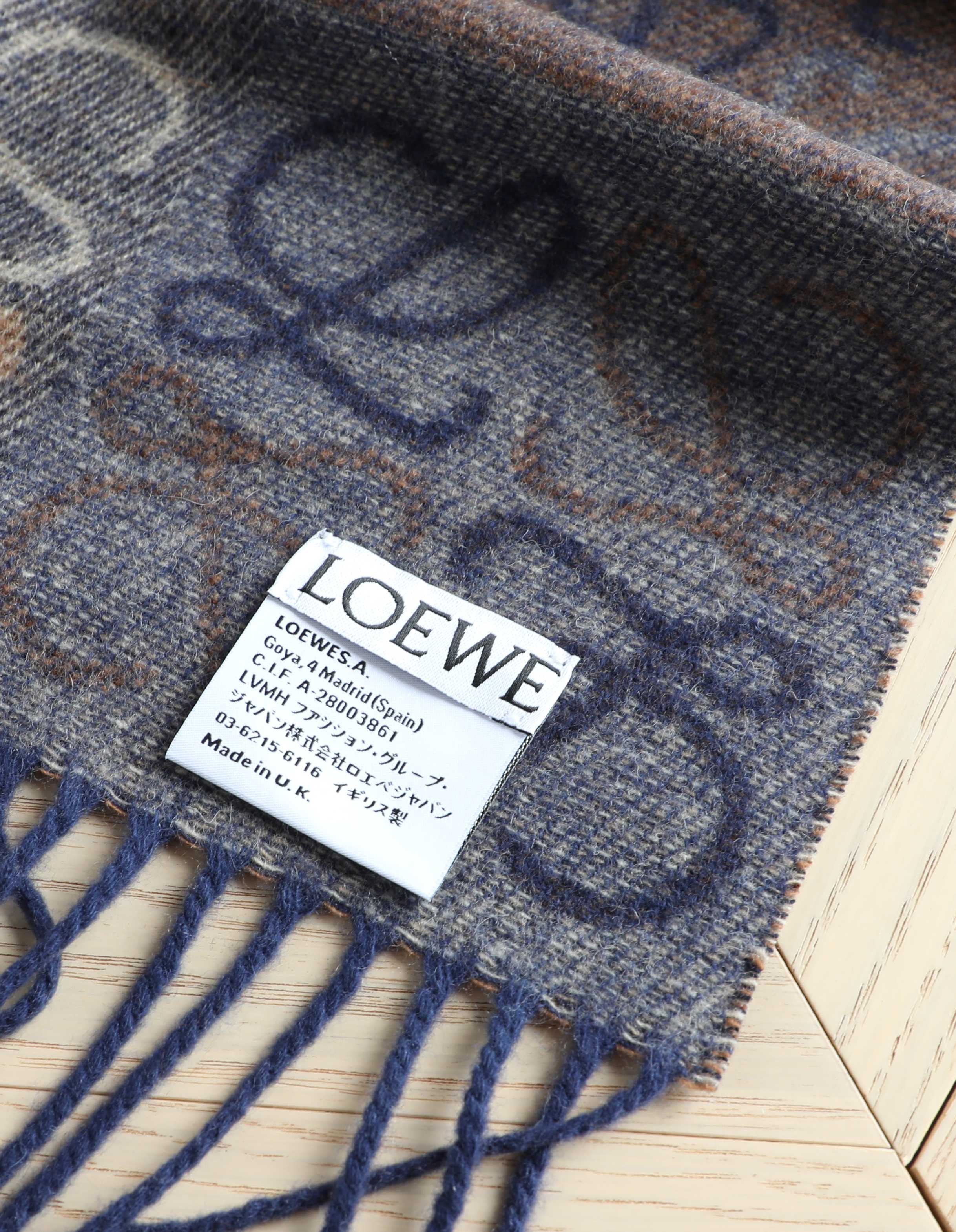 Loewe 罗意威棋盘格提花围巾