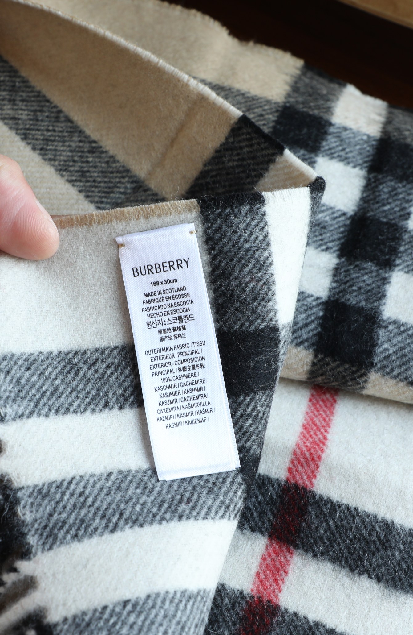 Burberry 巴宝莉双拼色 双面提花羊绒围巾 21年秋冬最新款 排队买 绝对的上身效果极佳