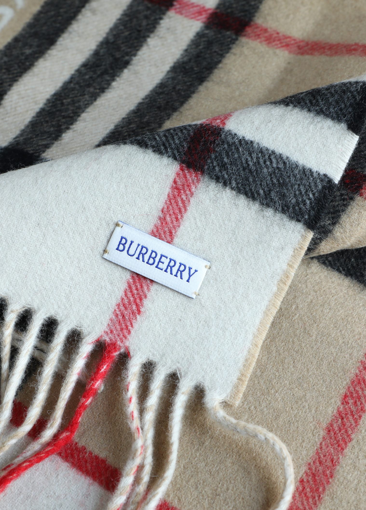 Burberry 巴宝莉双拼色 双面提花羊绒围巾 21年秋冬最新款 排队买 绝对的上身效果极佳