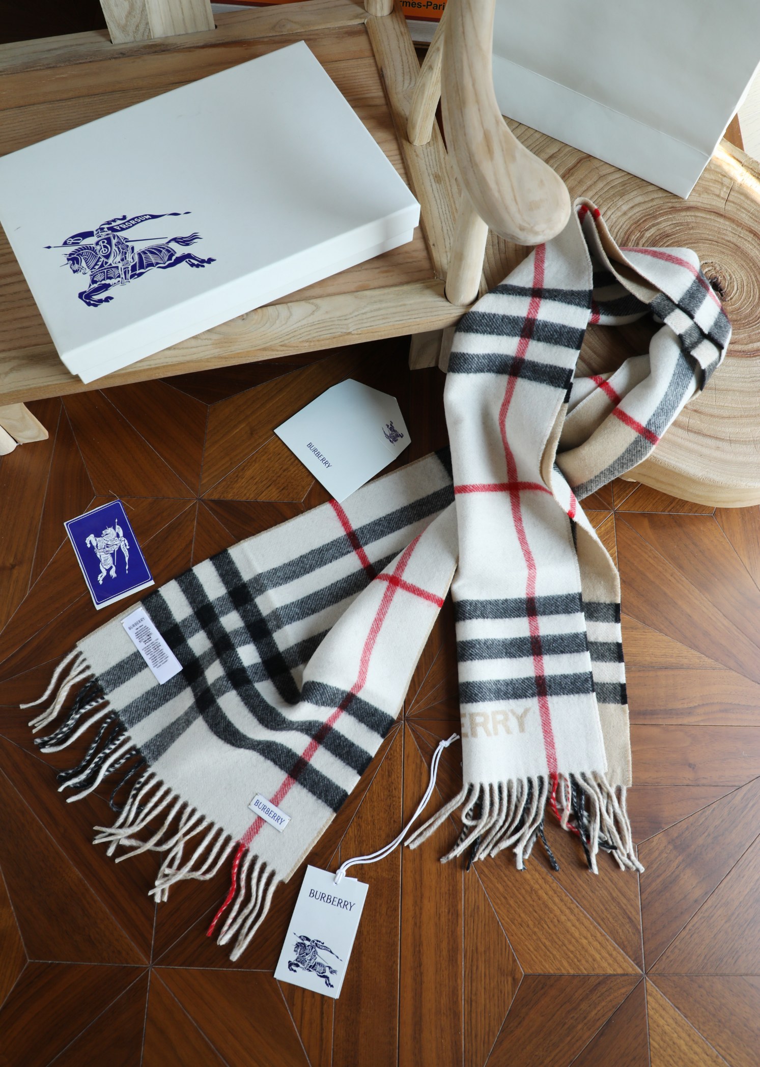 Burberry 巴宝莉双拼色 双面提花羊绒围巾 21年秋冬最新款 排队买 绝对的上身效果极佳