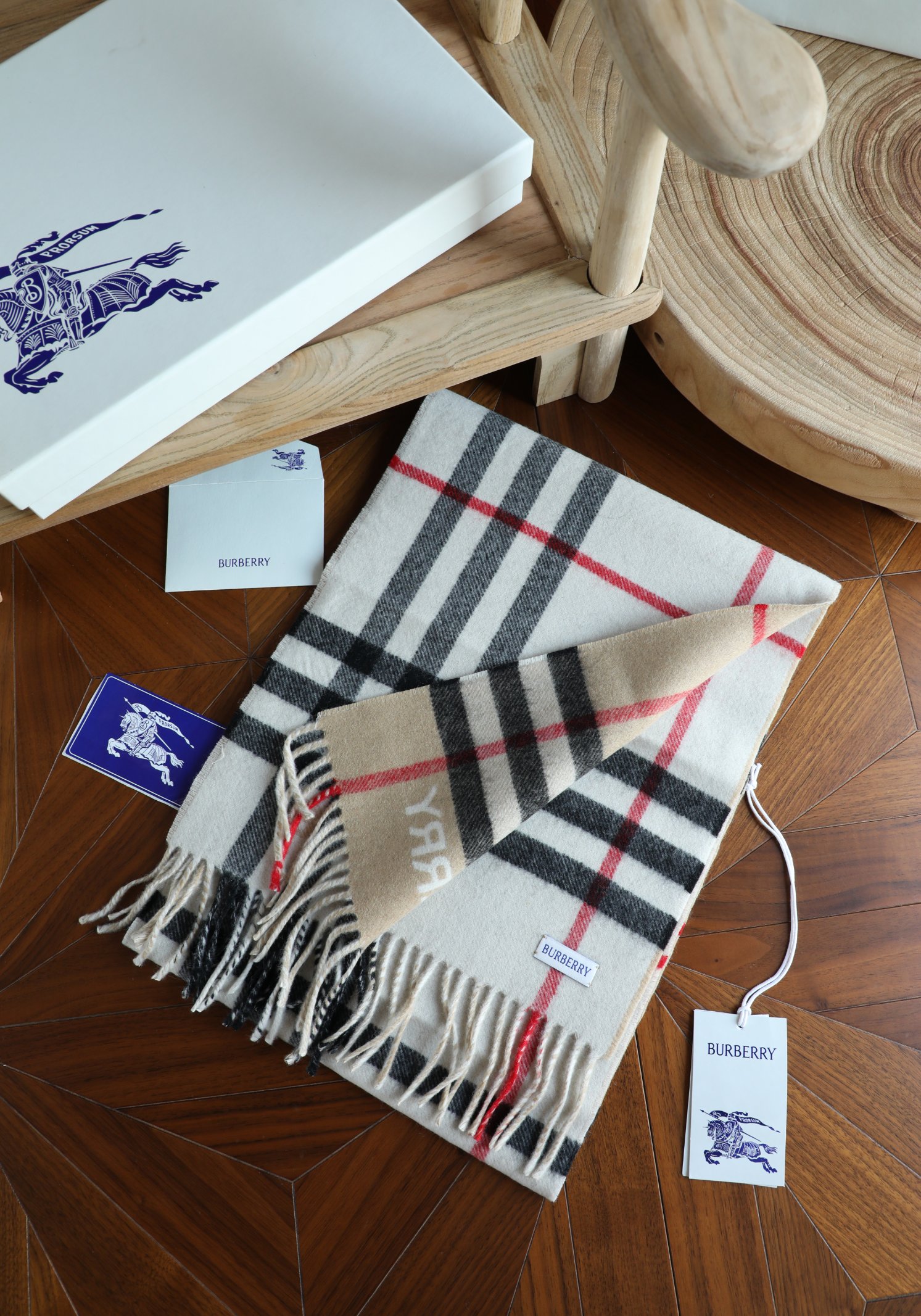 Burberry 巴宝莉双拼色 双面提花羊绒围巾 21年秋冬最新款 排队买 绝对的上身效果极佳