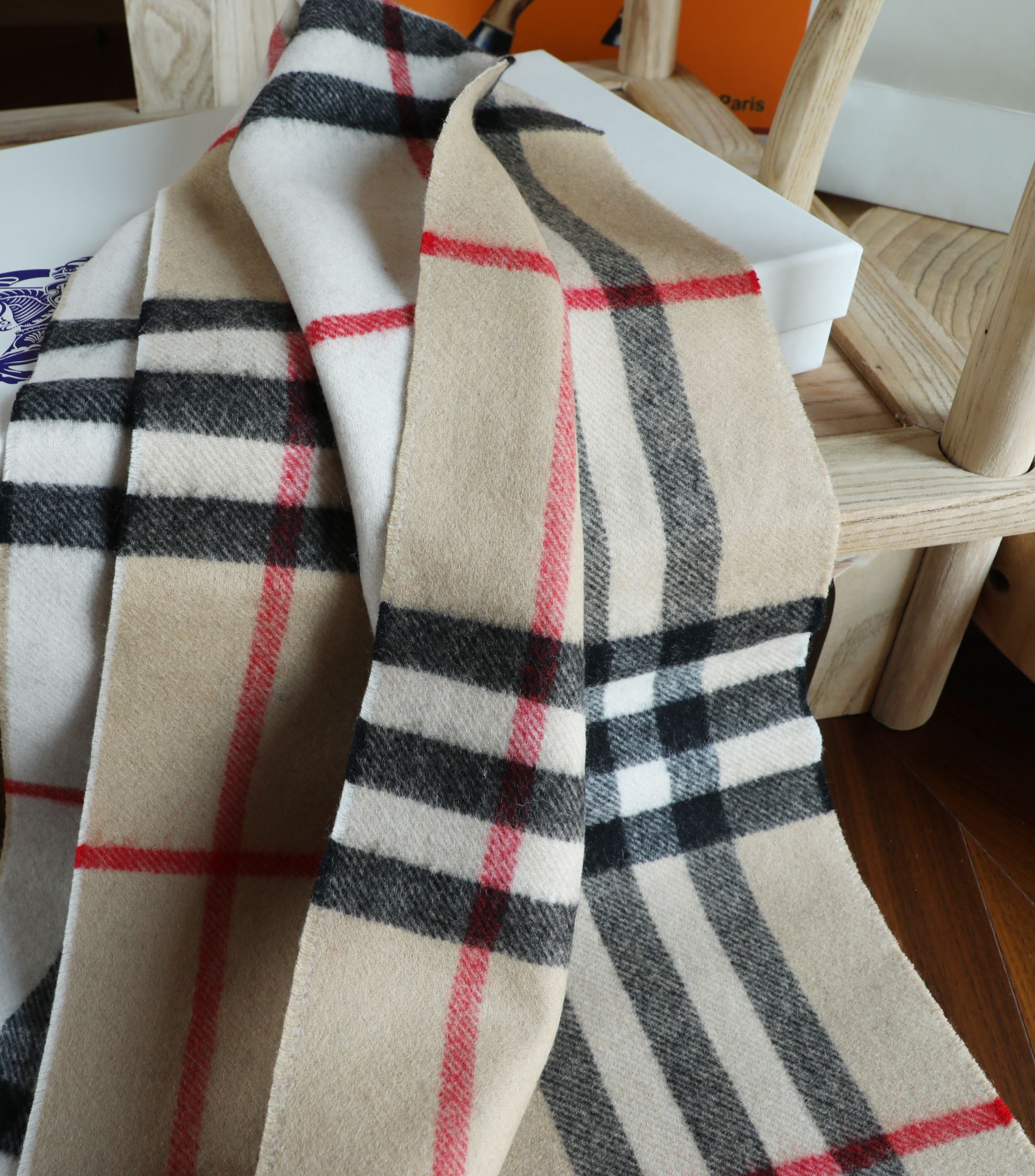 Burberry 巴宝莉双拼色 双面提花羊绒围巾 21年秋冬最新款 排队买 绝对的上身效果极佳