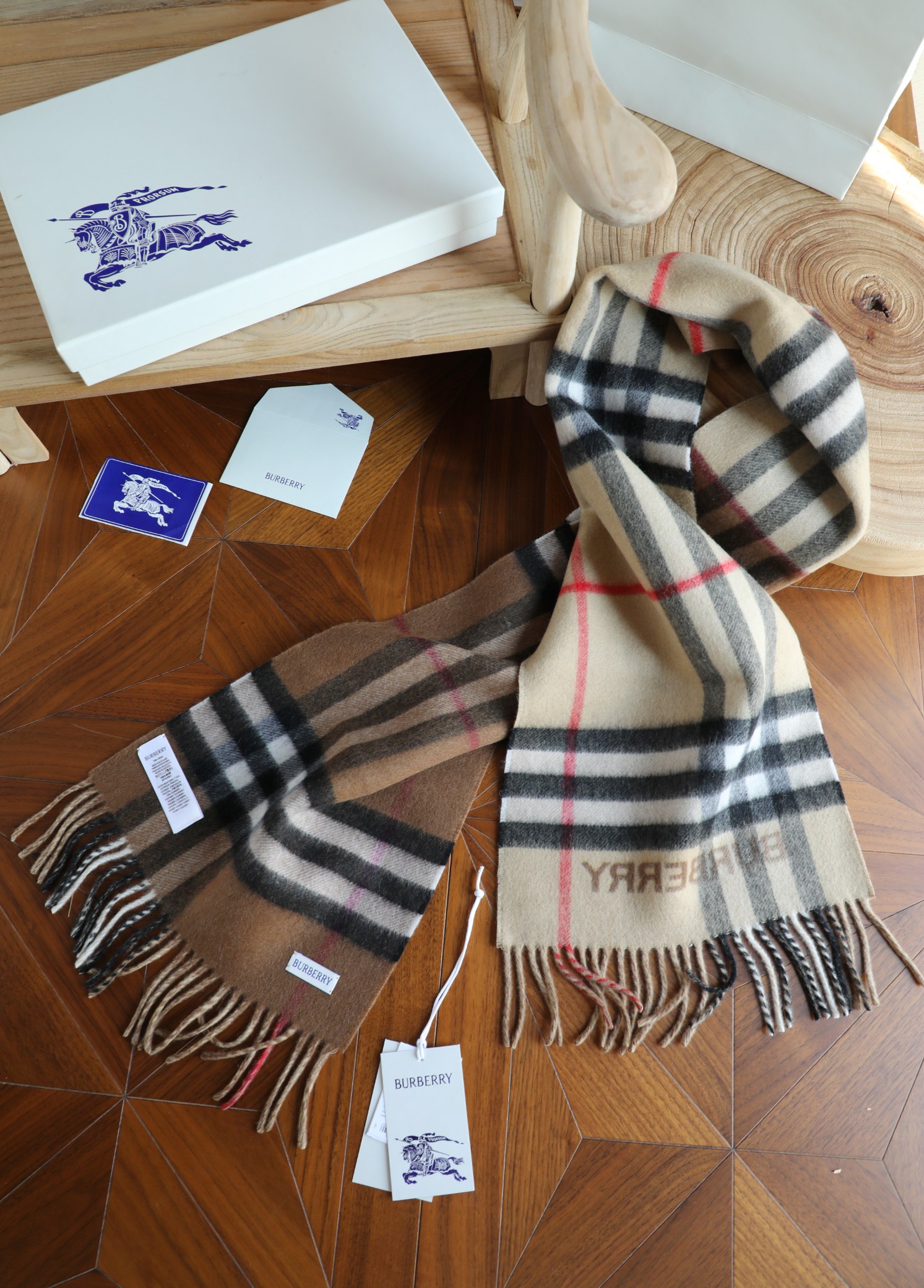 Burberry 巴宝莉双拼色 双面提花羊绒围巾 21年秋冬最新款 排队买 绝对的上身效果极佳