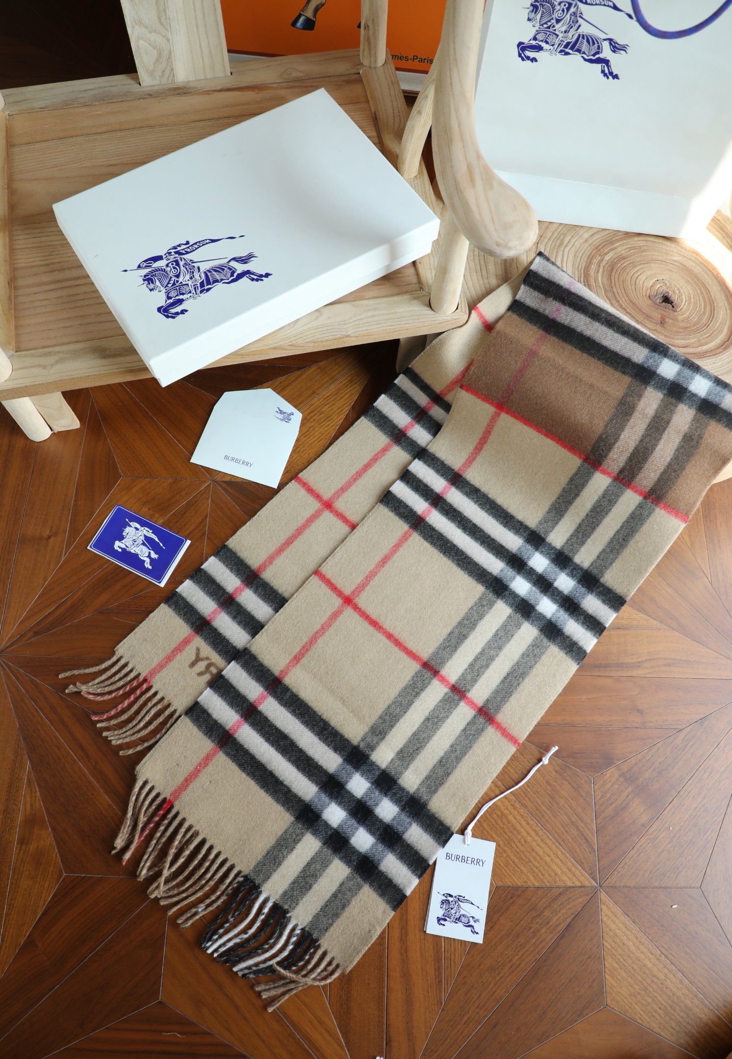 Burberry 巴宝莉双拼色 双面提花羊绒围巾 21年秋冬最新款 排队买 绝对的上身效果极佳