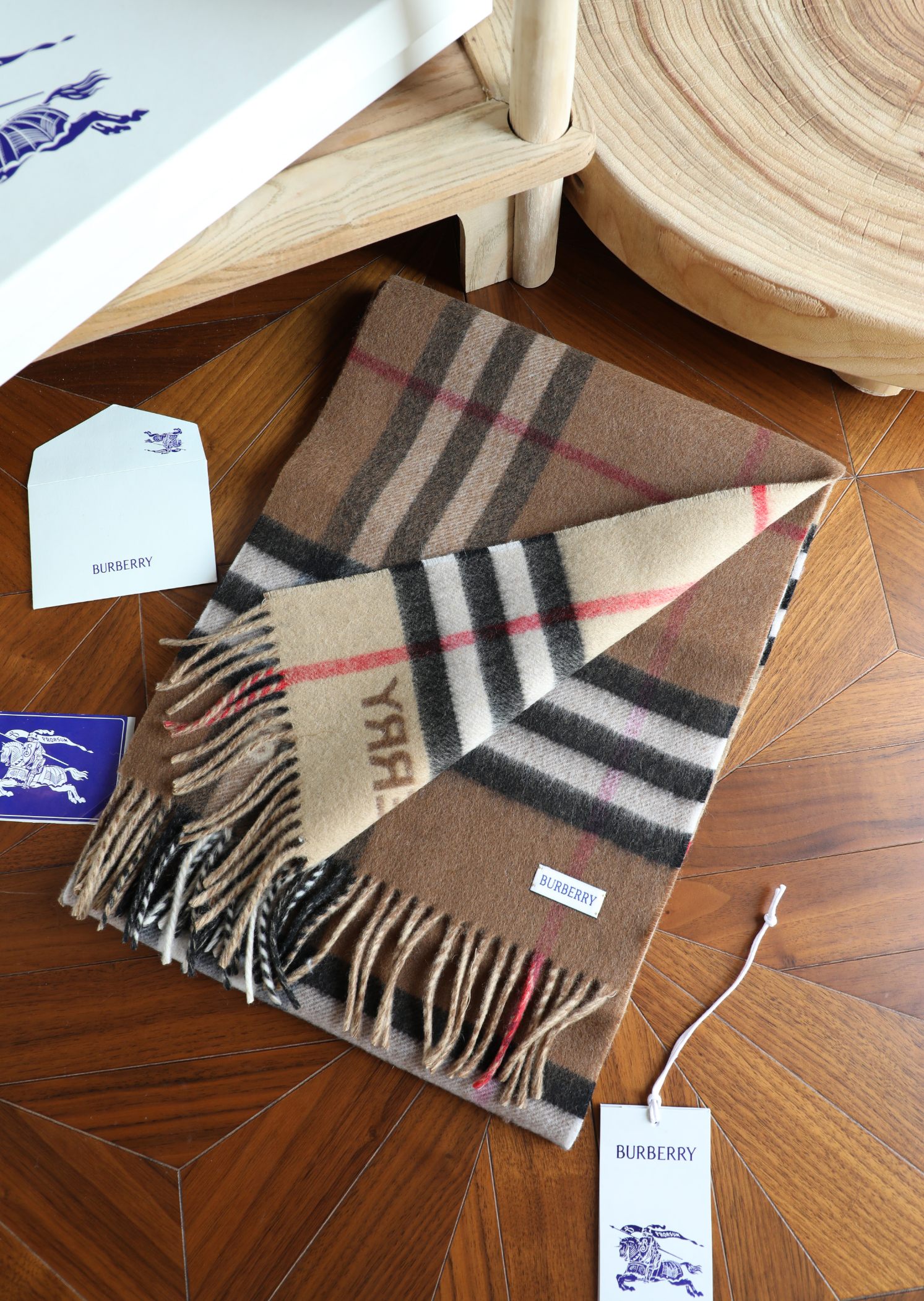 Burberry 巴宝莉双拼色 双面提花羊绒围巾 21年秋冬最新款 排队买 绝对的上身效果极佳