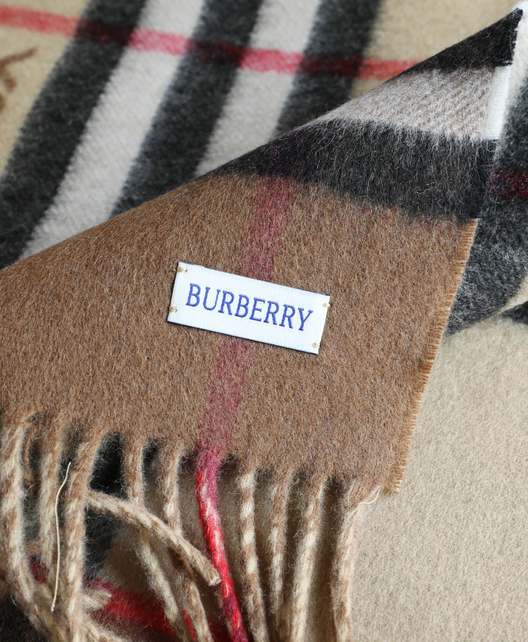 Burberry 巴宝莉双拼色 双面提花羊绒围巾 21年秋冬最新款 排队买 绝对的上身效果极佳