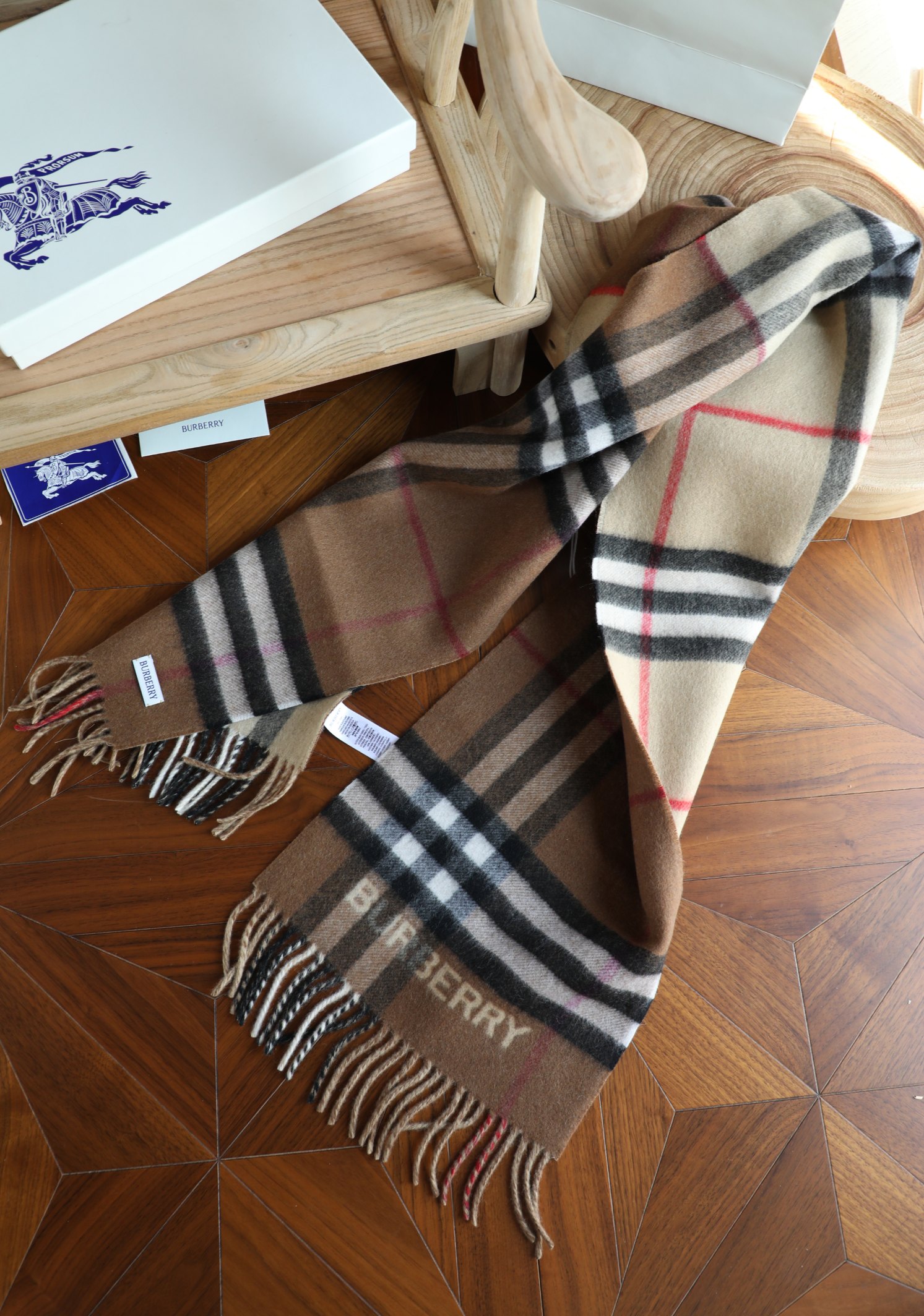 Burberry 巴宝莉双拼色 双面提花羊绒围巾 21年秋冬最新款 排队买 绝对的上身效果极佳