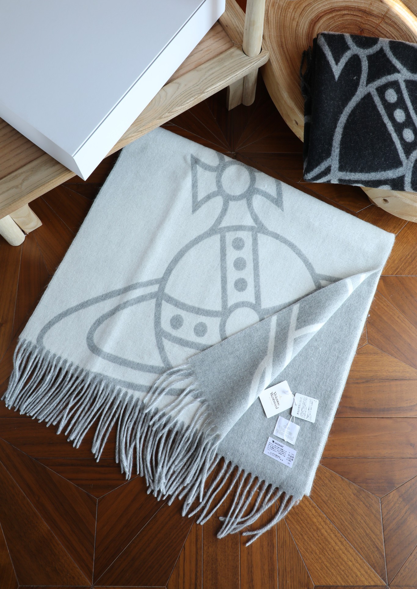 Vivienne Westwood 西太后土星披肩