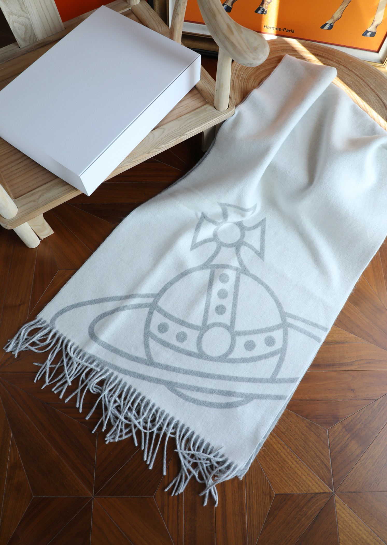 Vivienne Westwood 西太后土星披肩