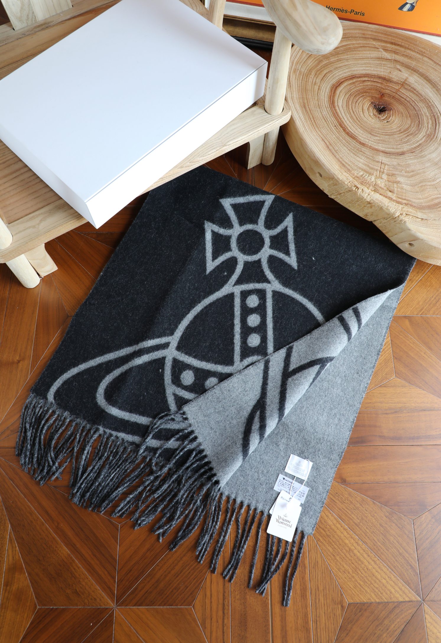 Vivienne Westwood 西太后土星披肩
