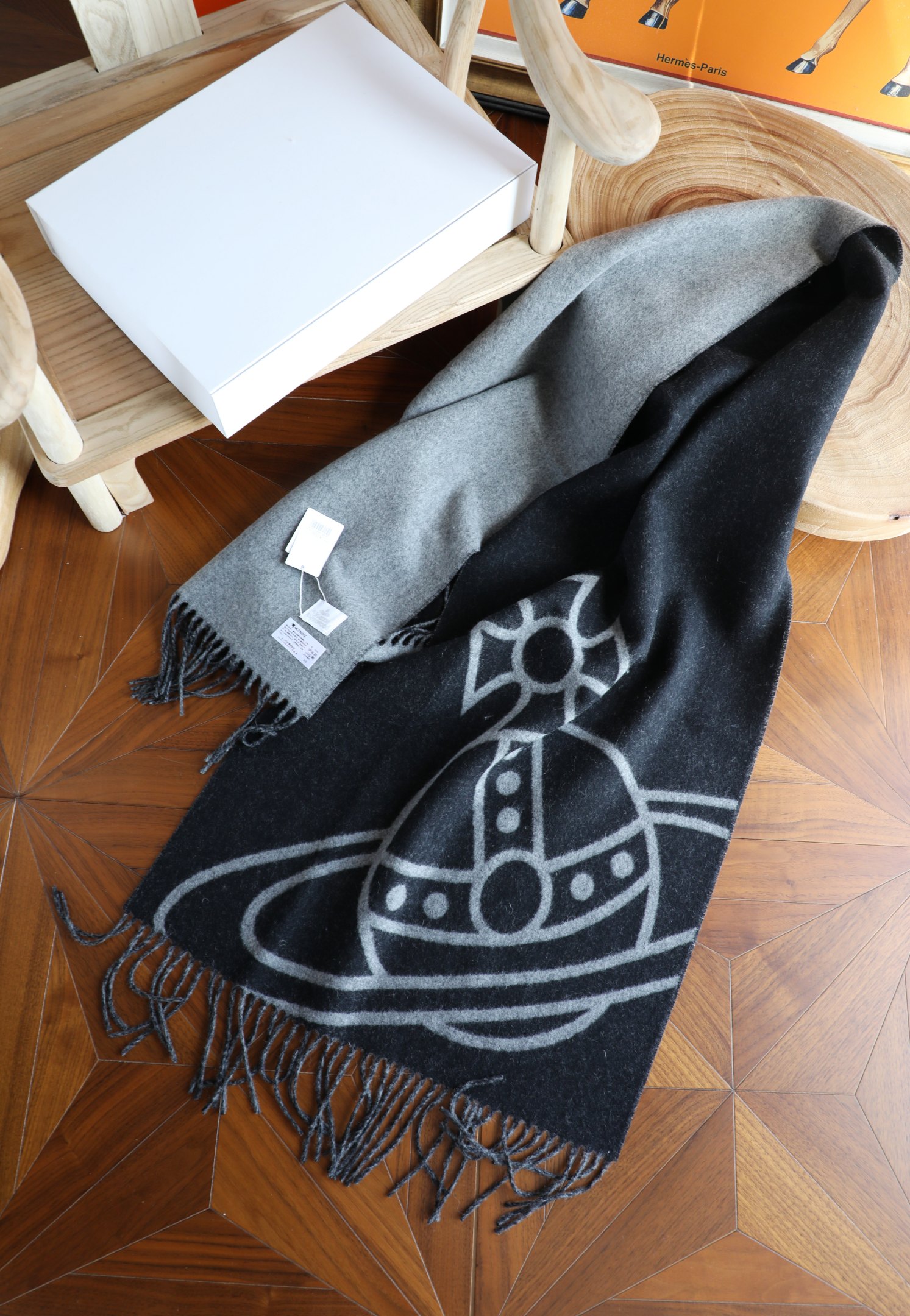 Vivienne Westwood 西太后土星披肩