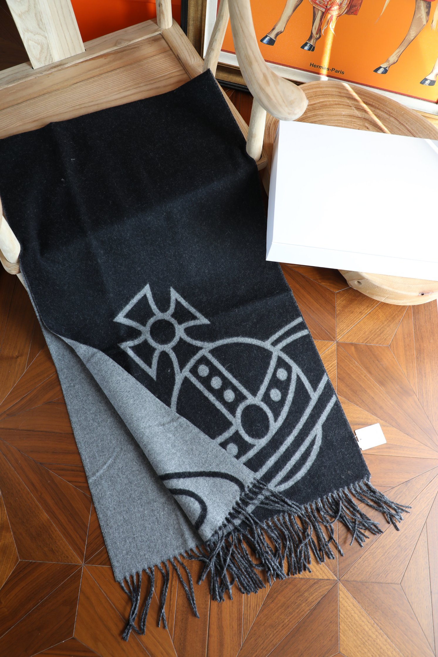 Vivienne Westwood 西太后土星披肩