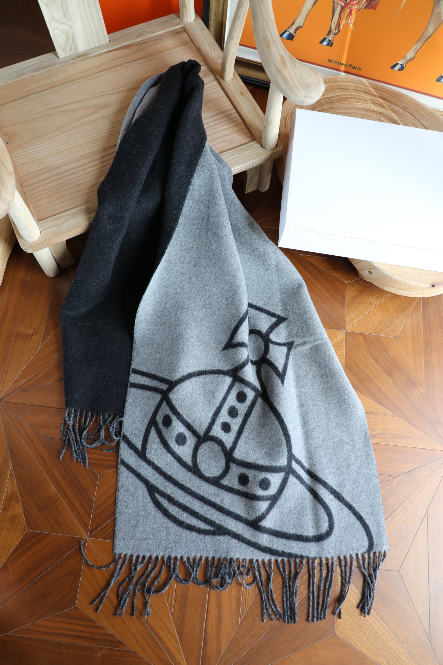Vivienne Westwood 西太后土星披肩