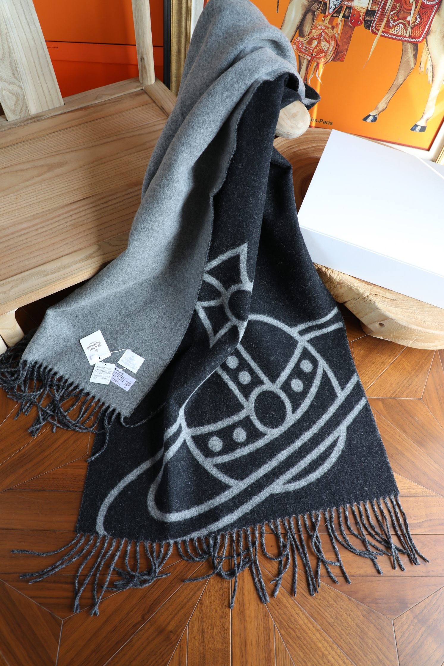 Vivienne Westwood 西太后土星披肩