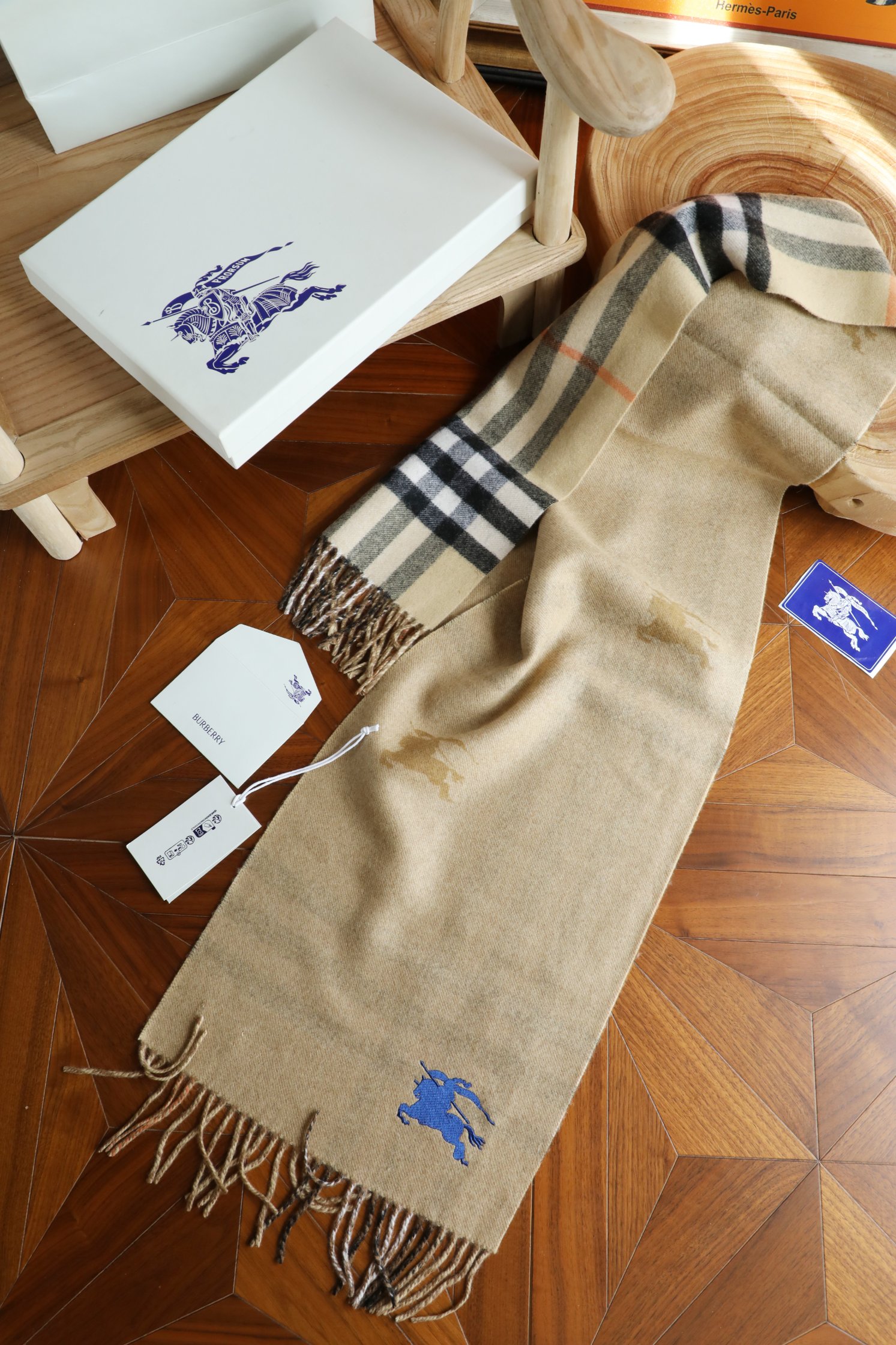 Burberry 最新款 B双刺