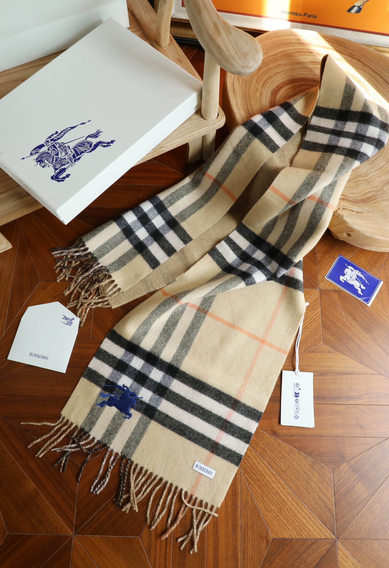 Burberry 最新款 B双刺