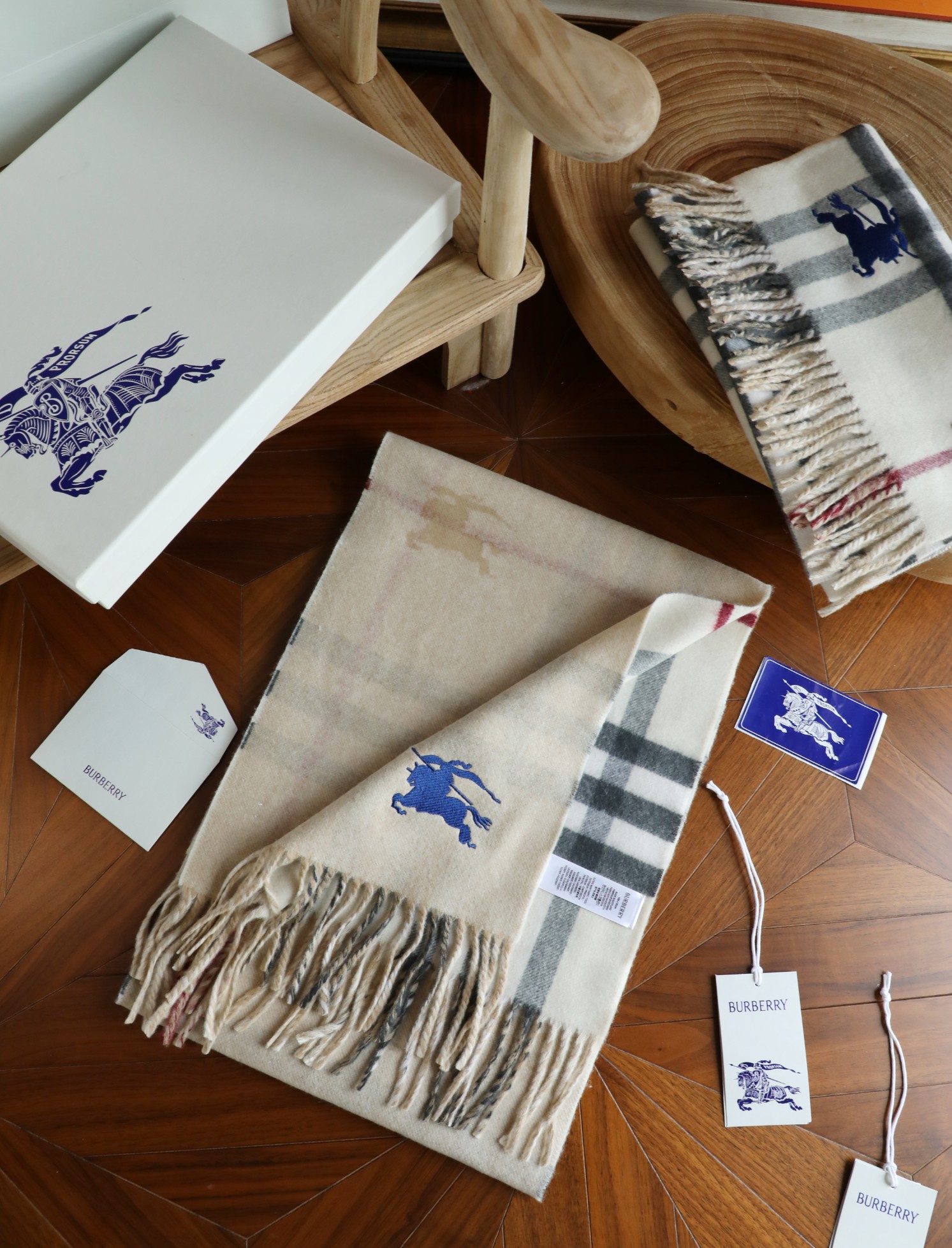 Burberry 最新款 B双刺