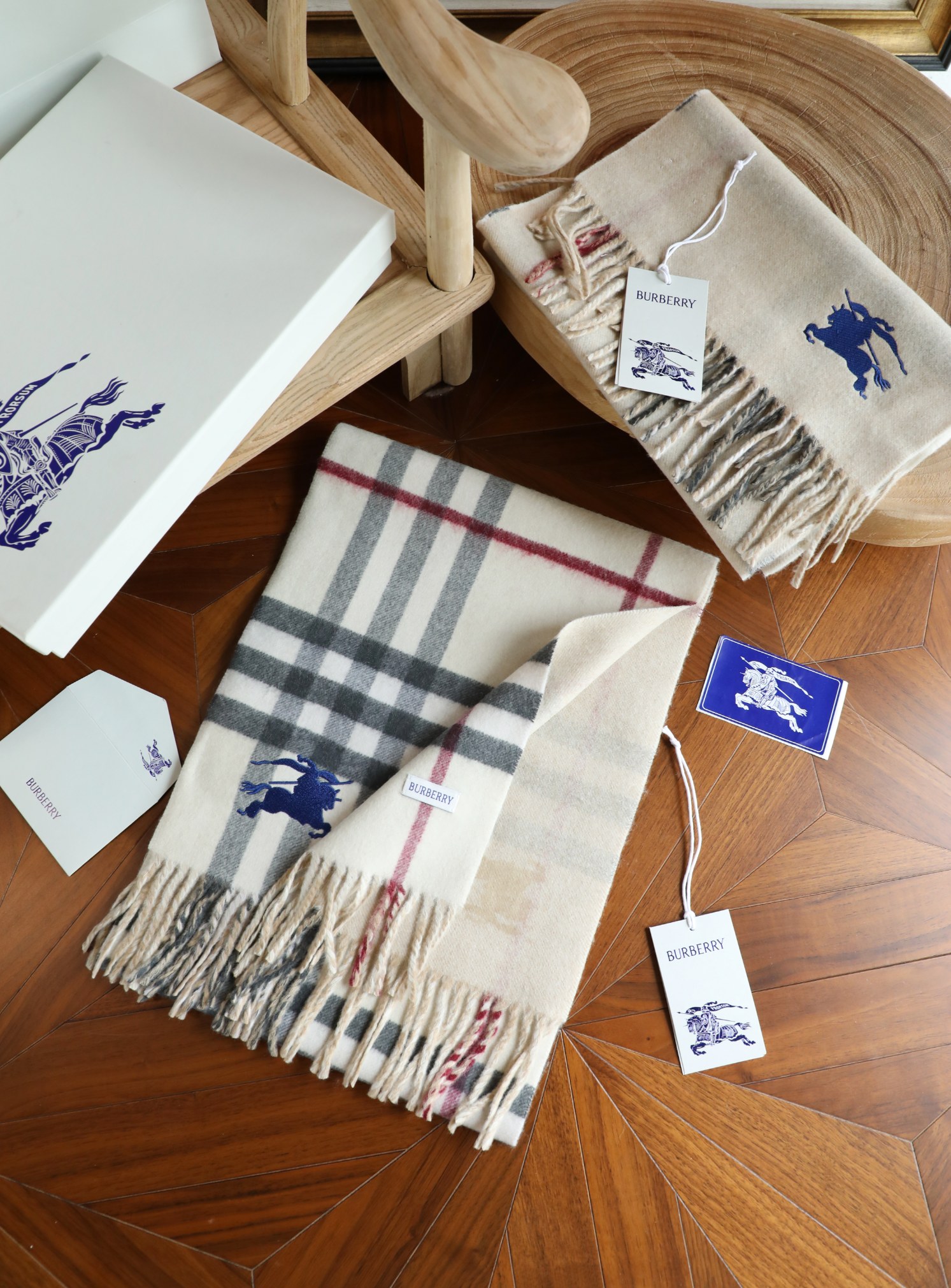 Burberry 最新款 B双刺