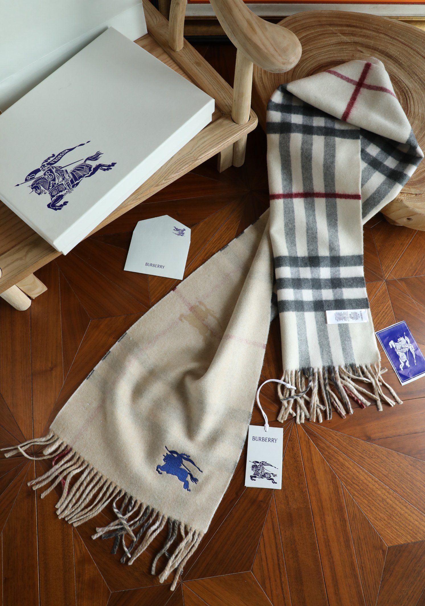 Burberry 最新款 B双刺