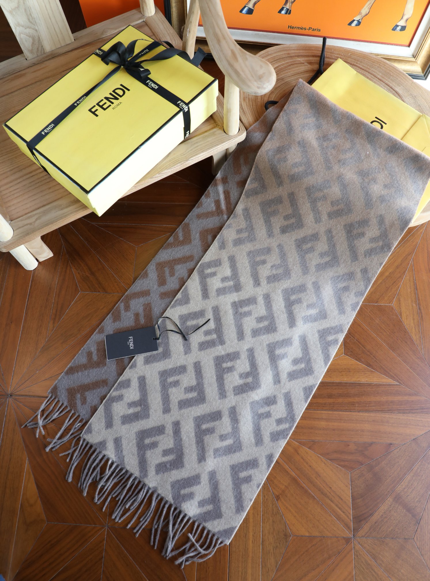 Fendi F最新 羊绒渐变围巾