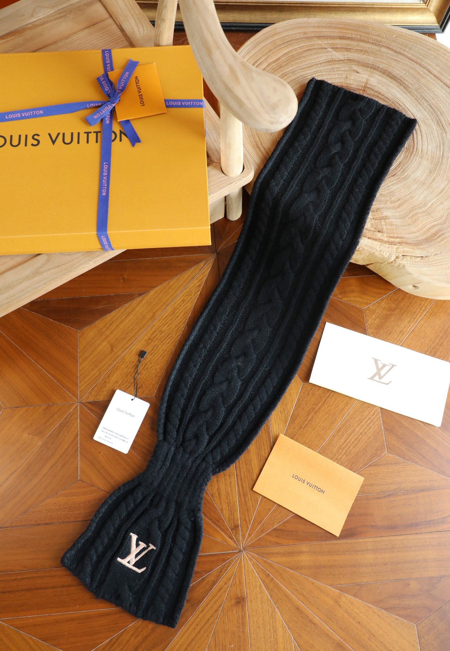 Louis Vuitton L 针织小围巾