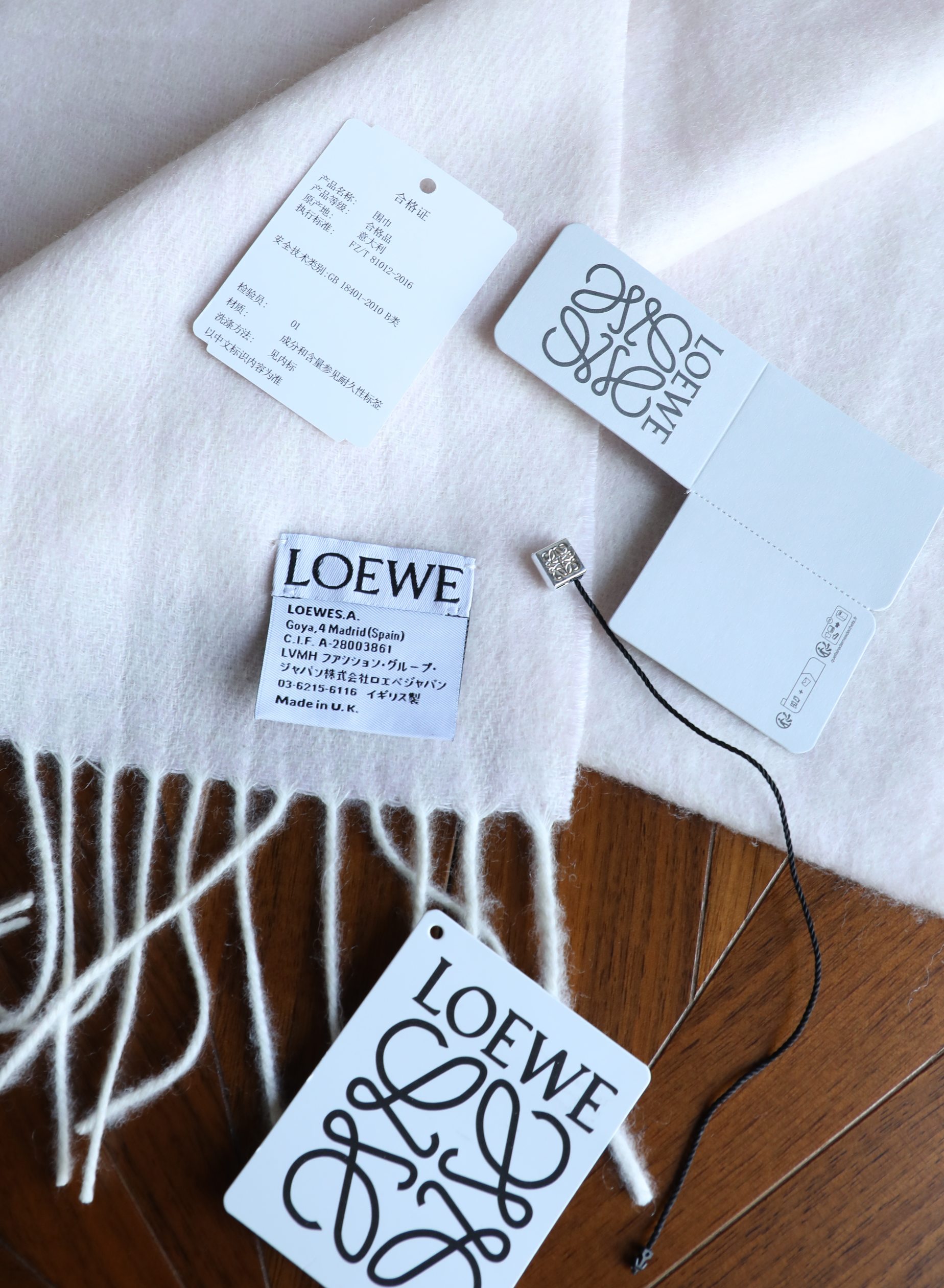 Loewe 罗威牙刷绣围巾