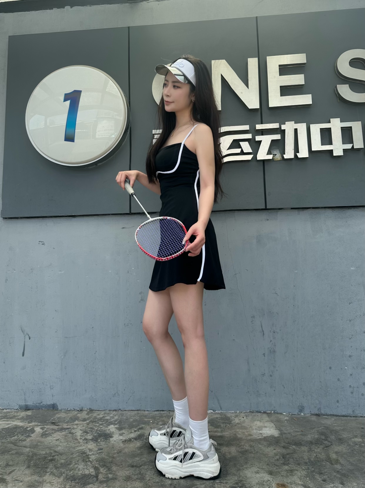 Alo skirt everyday black with white trim yoga