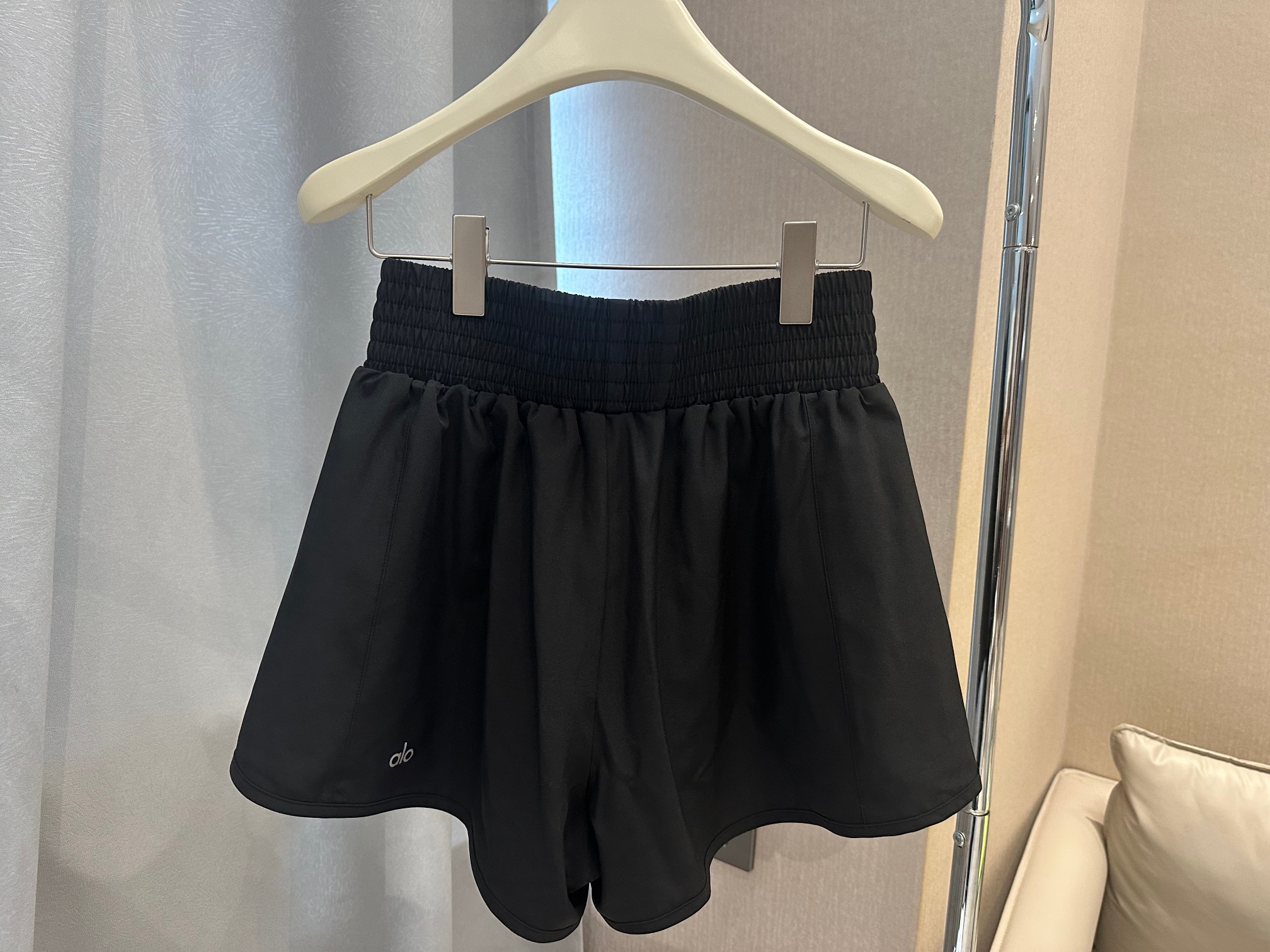 Alo shorts training black