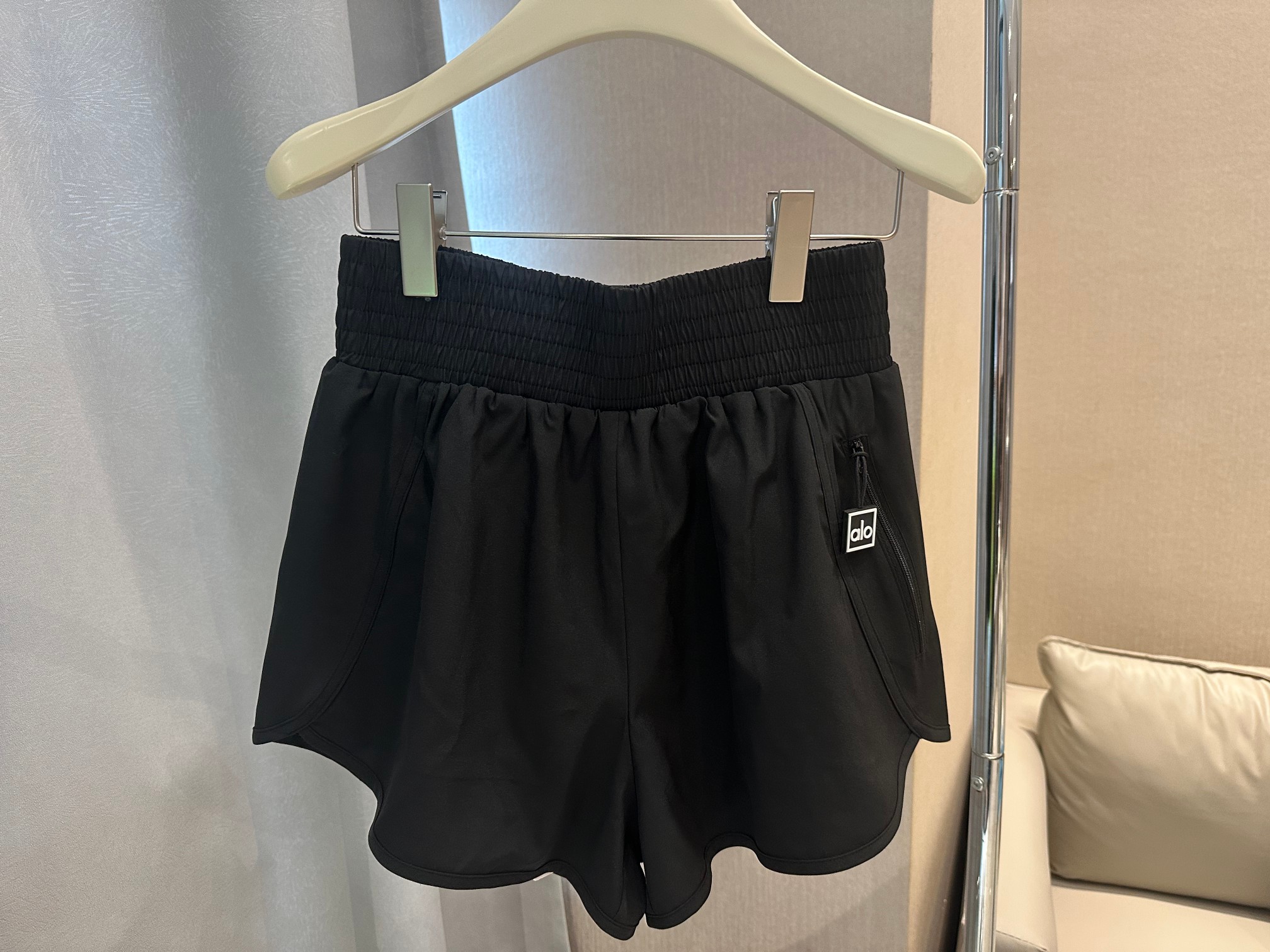 Alo shorts training black